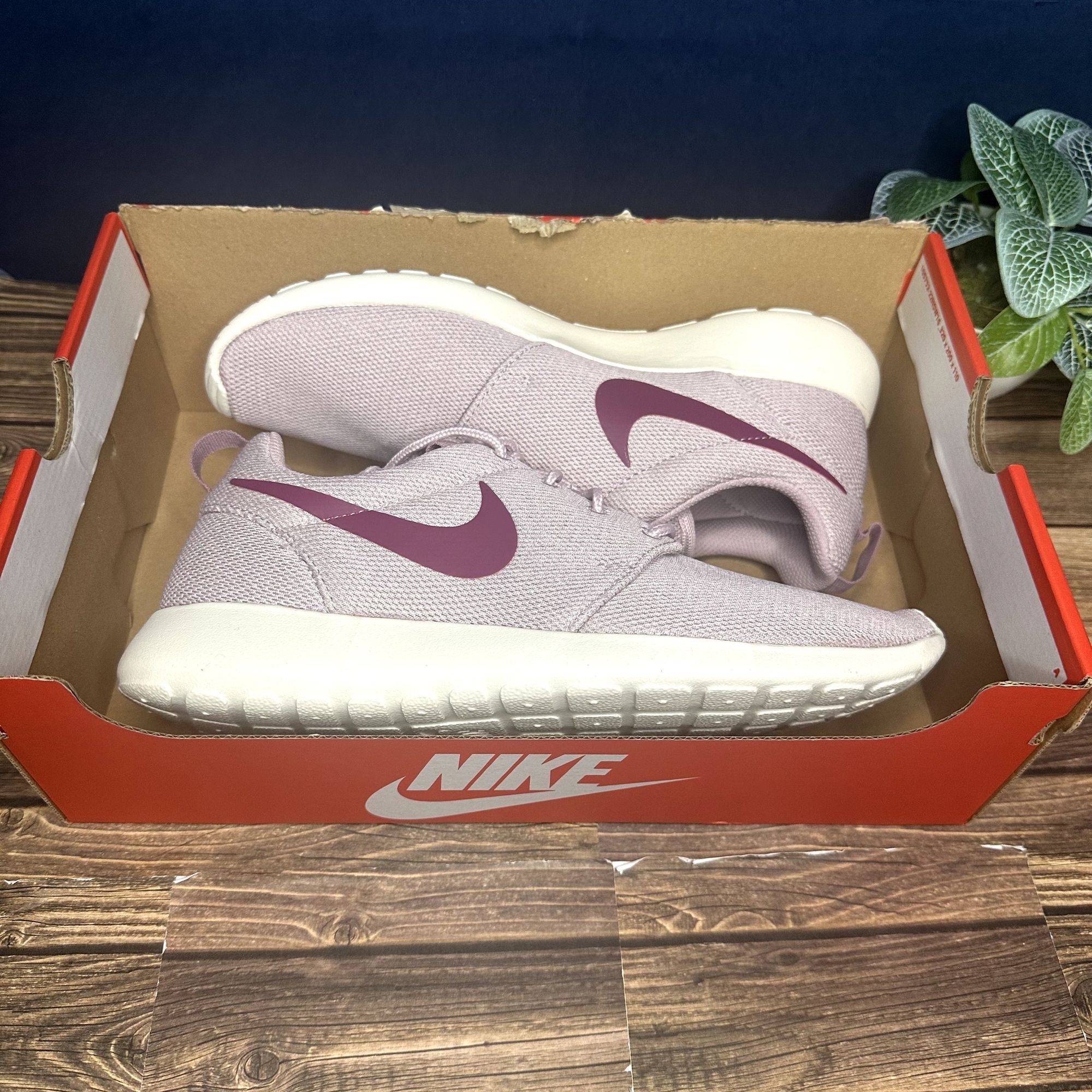 image of Nike Women's Roshe One Running Shoes NWT Size 7 (Plum Chalk/ in Purple White