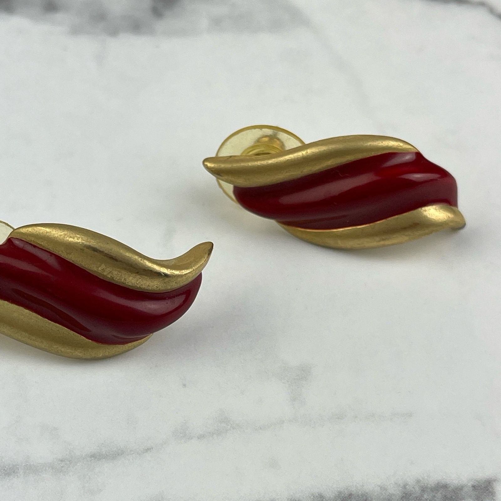 Vintage VTG 70’s 80’s Wavy Earrings Gold Red Enamel Retro Mob Wife Size ONE SIZE - 7 Thumbnail
