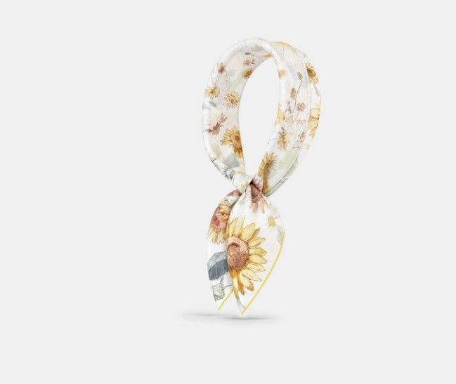 Dior o1w1db10325 Size: OS / 42FLE Square Scarf in Multicolor Size ONE SIZE - 1 Thumbnail