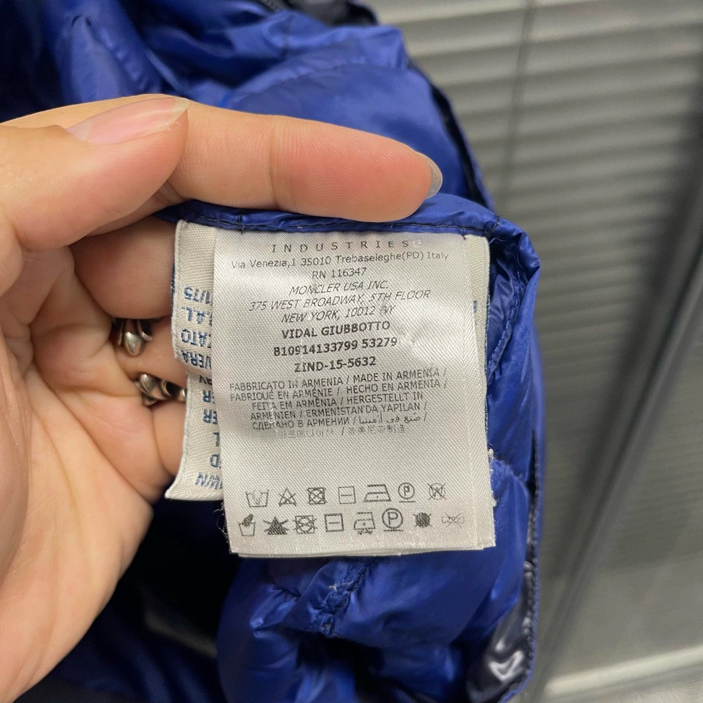 Moncler Moncler black blue colorblock side logo puffer 4 95new Size US XL / EU 56 / 4 - 5 Thumbnail