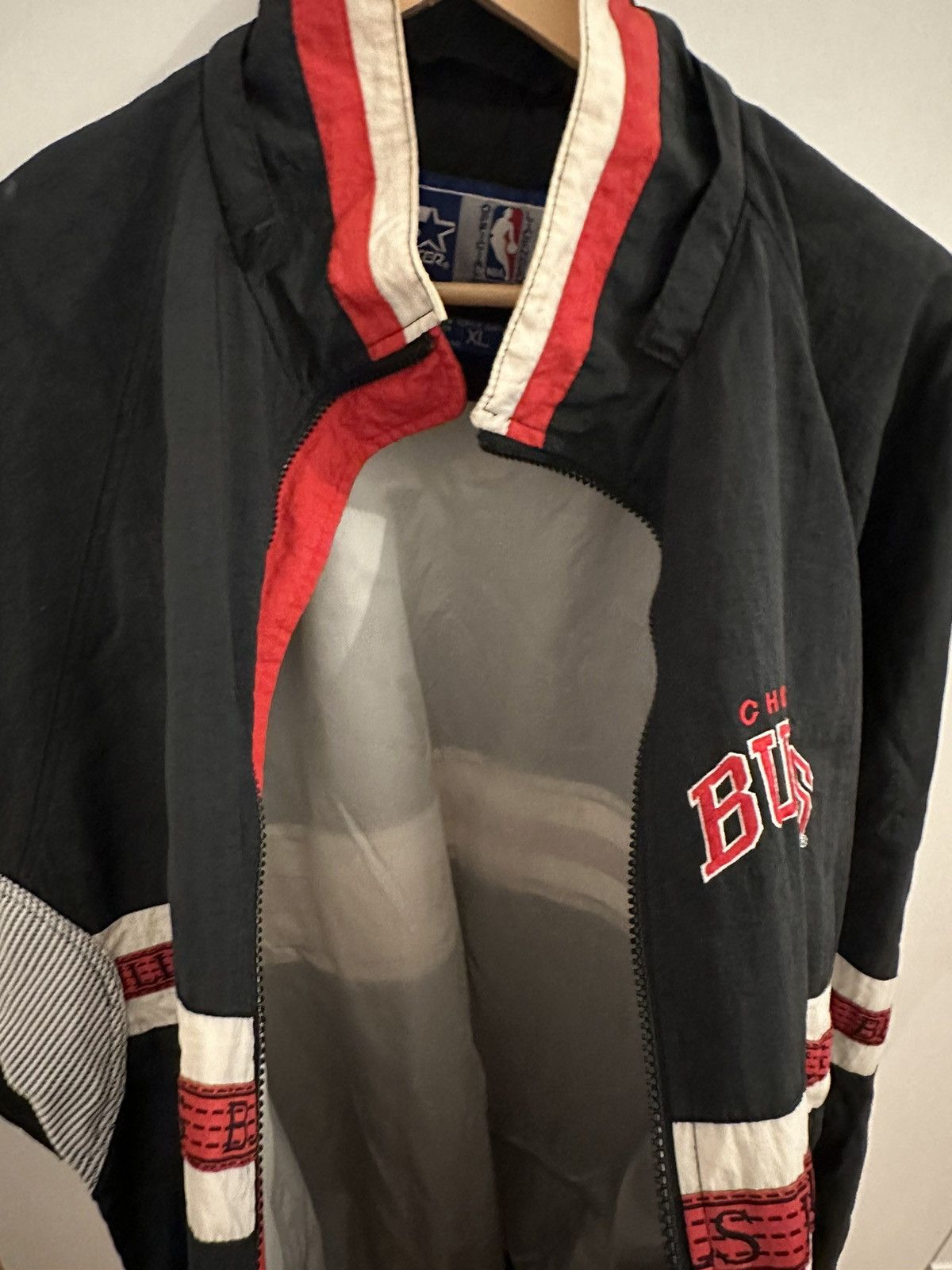 Starter Starter Jacket Chicago Bulls Size XL NBA Vintage Starter Size US XL / EU 56 / 4 - 8 Thumbnail