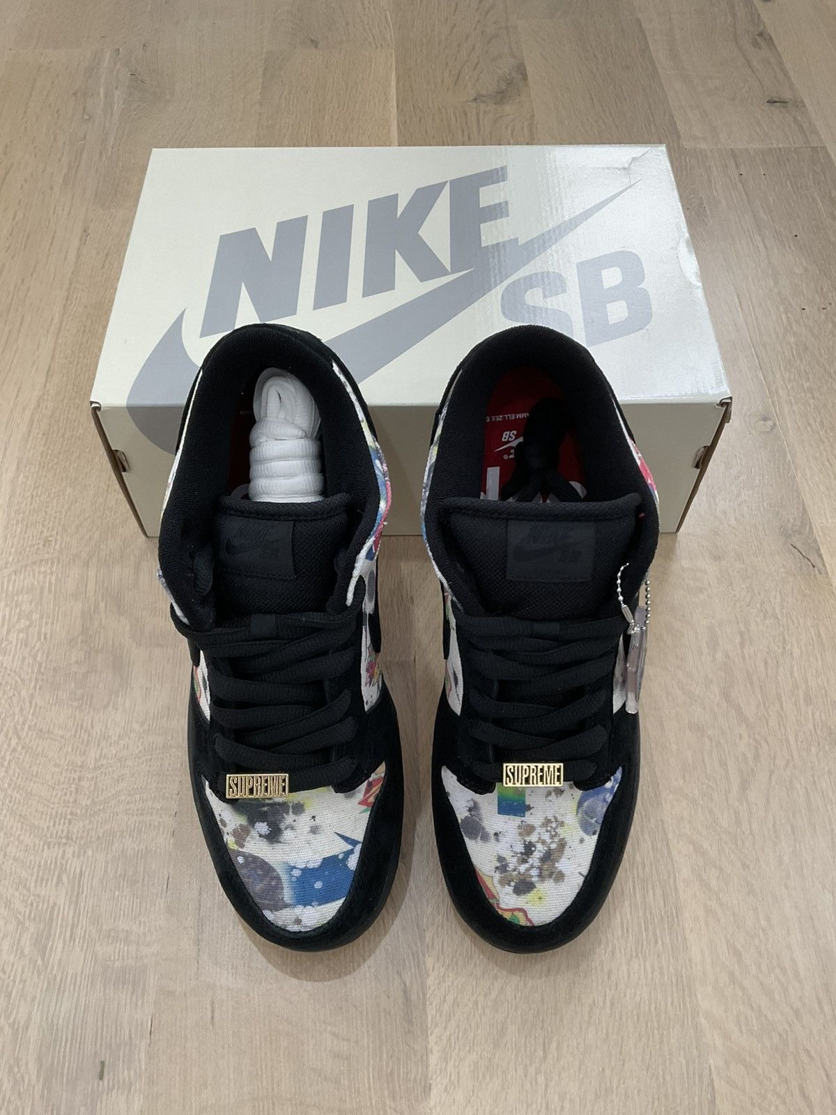 Nike × Supreme Nike SB x Supreme Dunk Low Pro QS Rammellzee Black Size US 9.5 / EU 42-43 - 7 Thumbnail