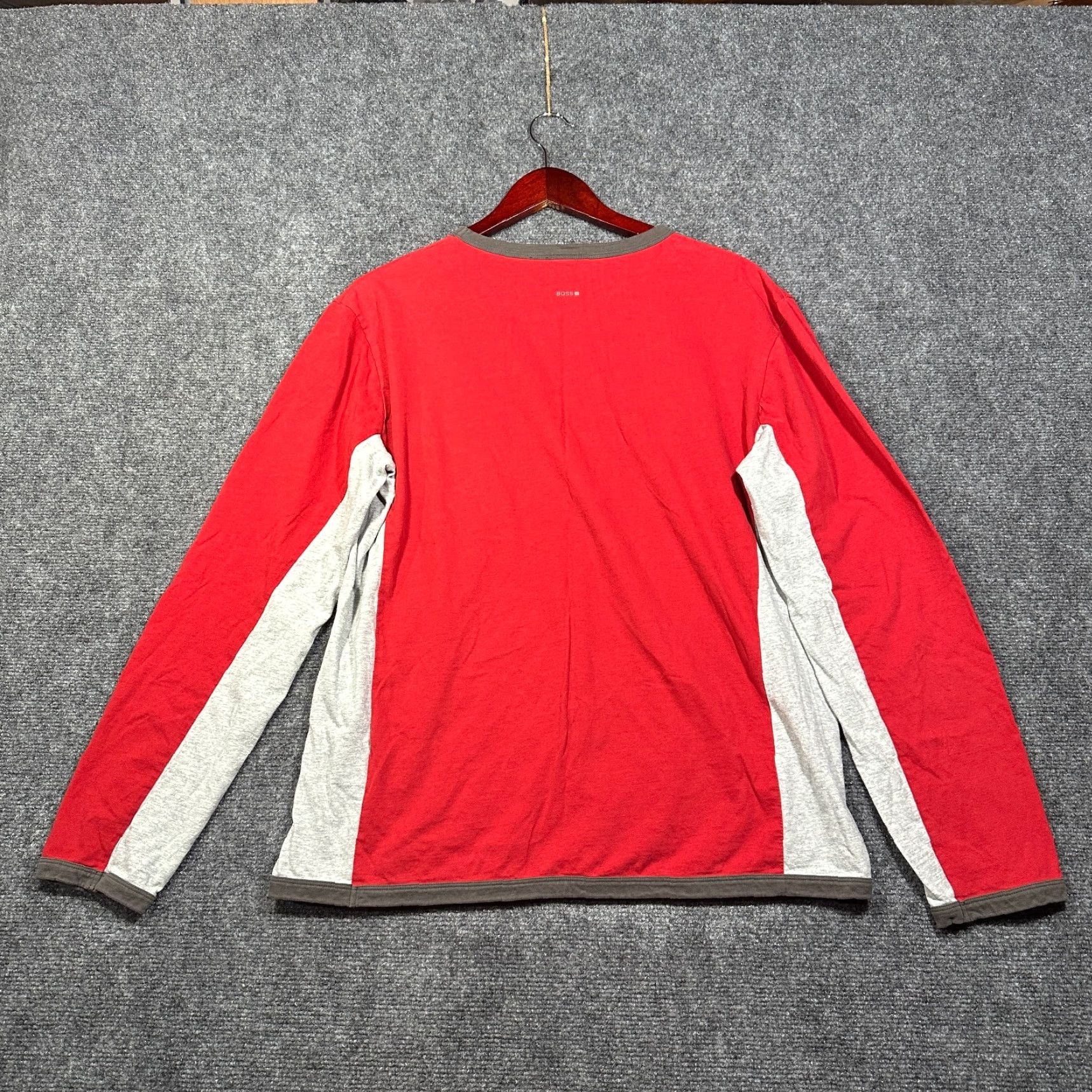 Hugo Boss HUGO BOSS Tee Shirt Mens XL Red Colorblock Crew Neck Long Sleeve Cotton Logo T-Shirt Size US XL / EU 56 / 4 - 7 Thumbnail