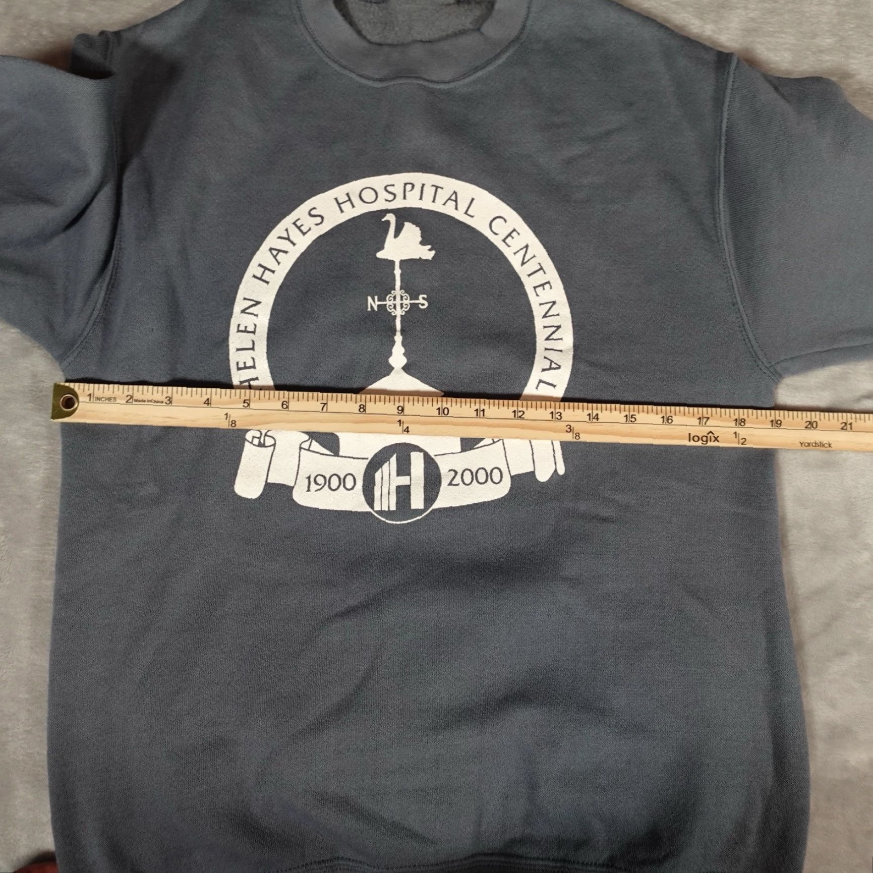 Vintage Vintage Helen Hayes Hospital Centennial Sweatshirt Men's Small Blue Fleece Graphic Print Retro Y2K Size US S / EU 44-46 / 1 - 5 Thumbnail