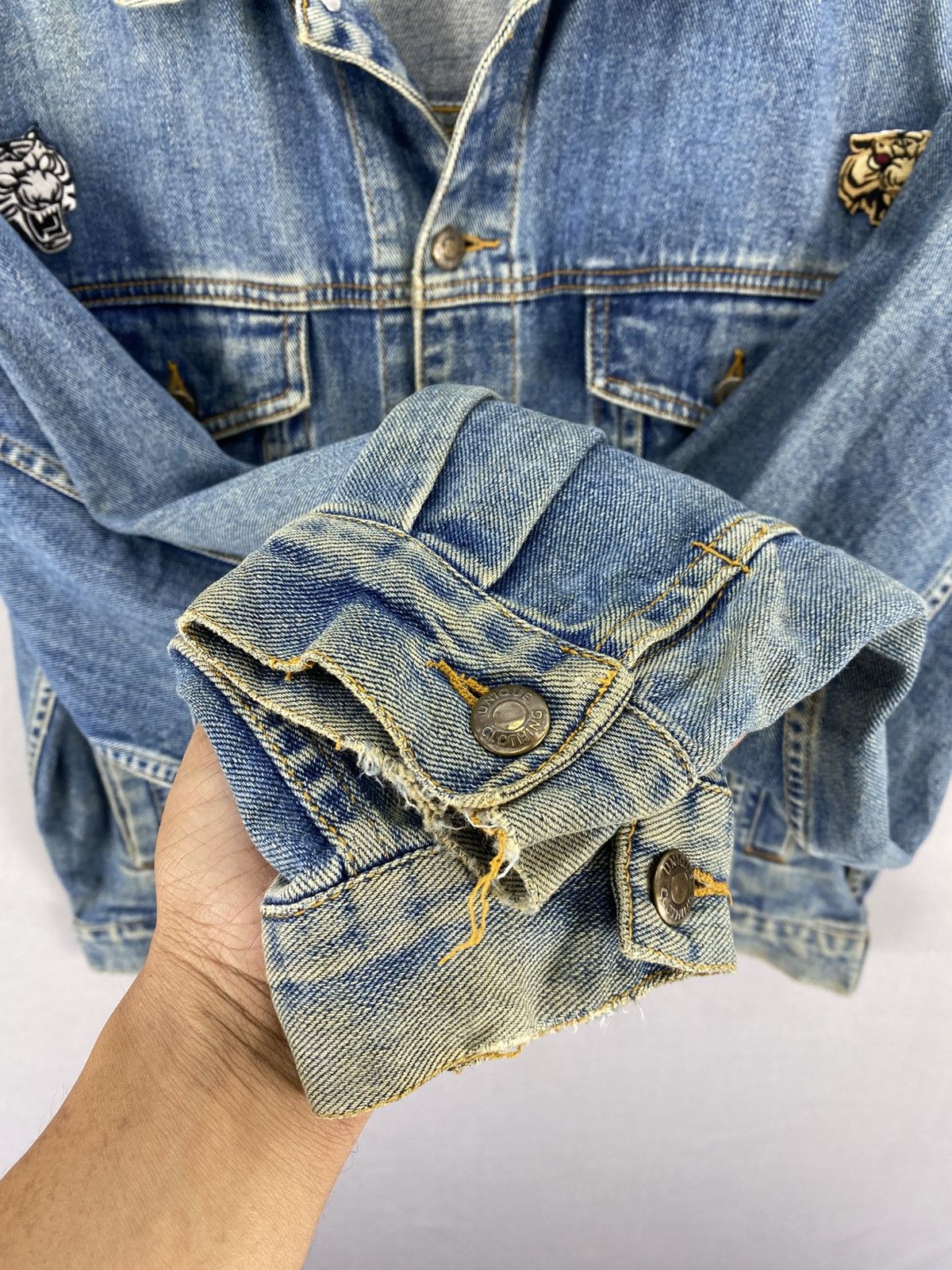 Uniqlo Vintage Uniqlo Trash Denim Trucker Jacket Size US L / EU 52-54 / 3 - 10 Thumbnail