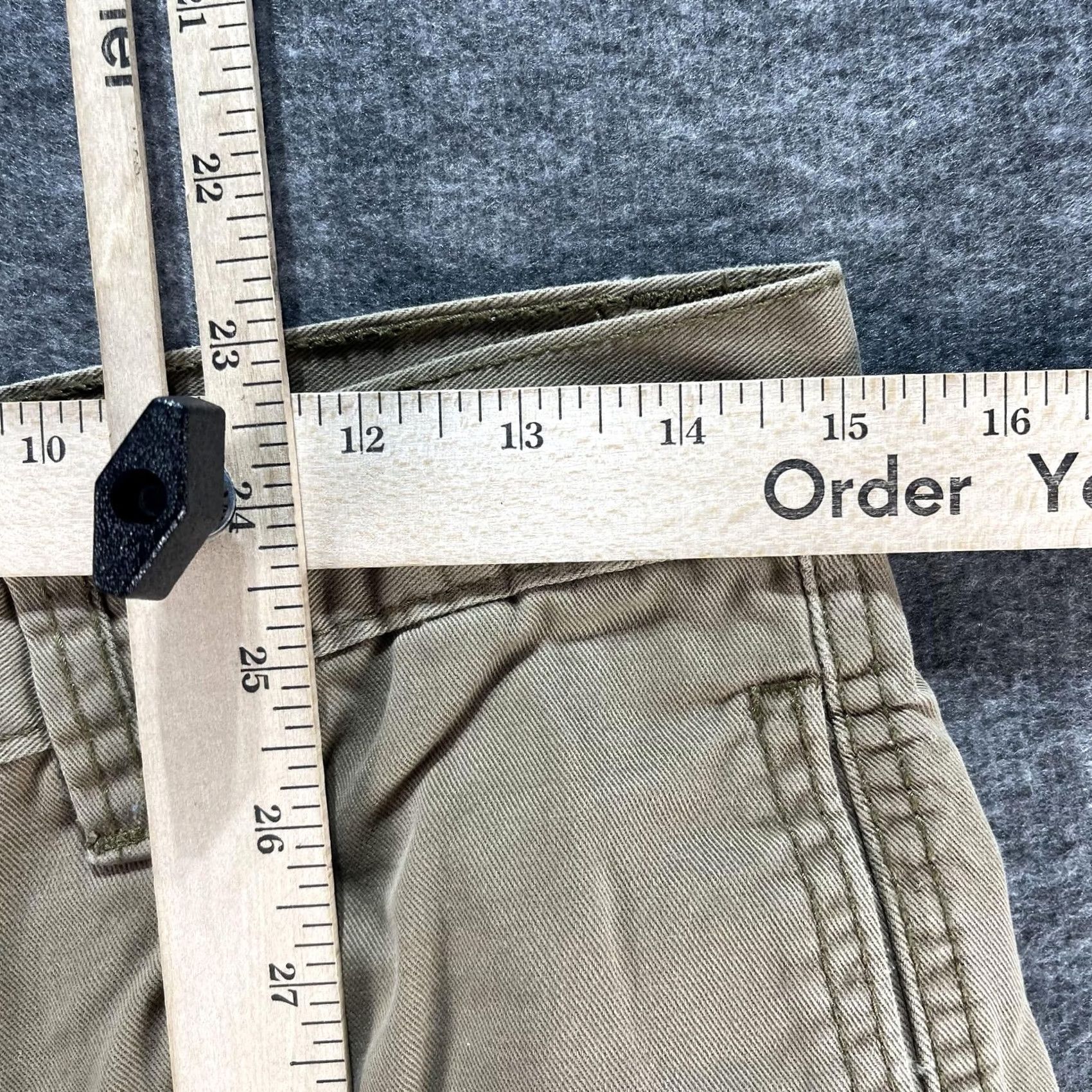 Levi's VINTAGE Levi's Signature Cargo Shorts Mens 29 Khaki Cotton Multi Pocket Cargo 29 Beige 100% Cotton Casual Mens Size US 29 - 6 Thumbnail