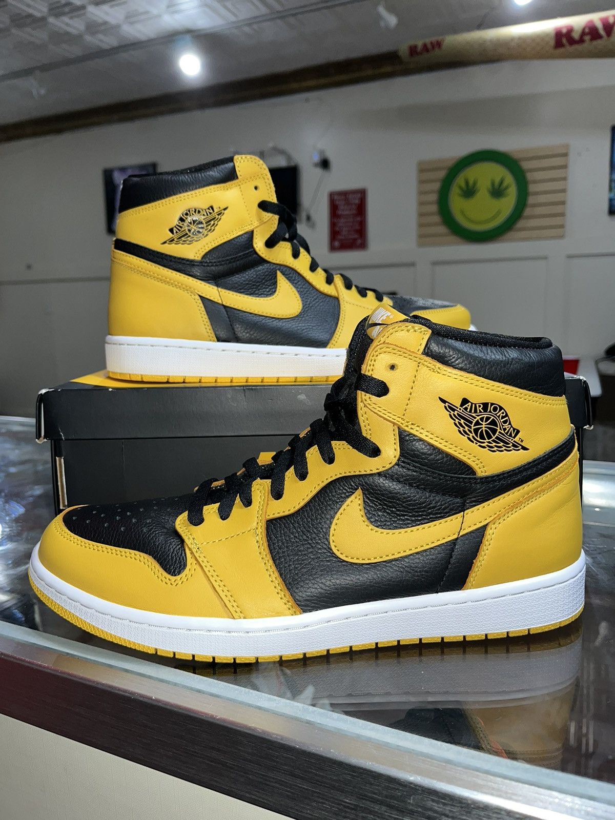 Jordan Brand Jordan 1 Pollen Size US 12 / EU 45 - 1 Thumbnail