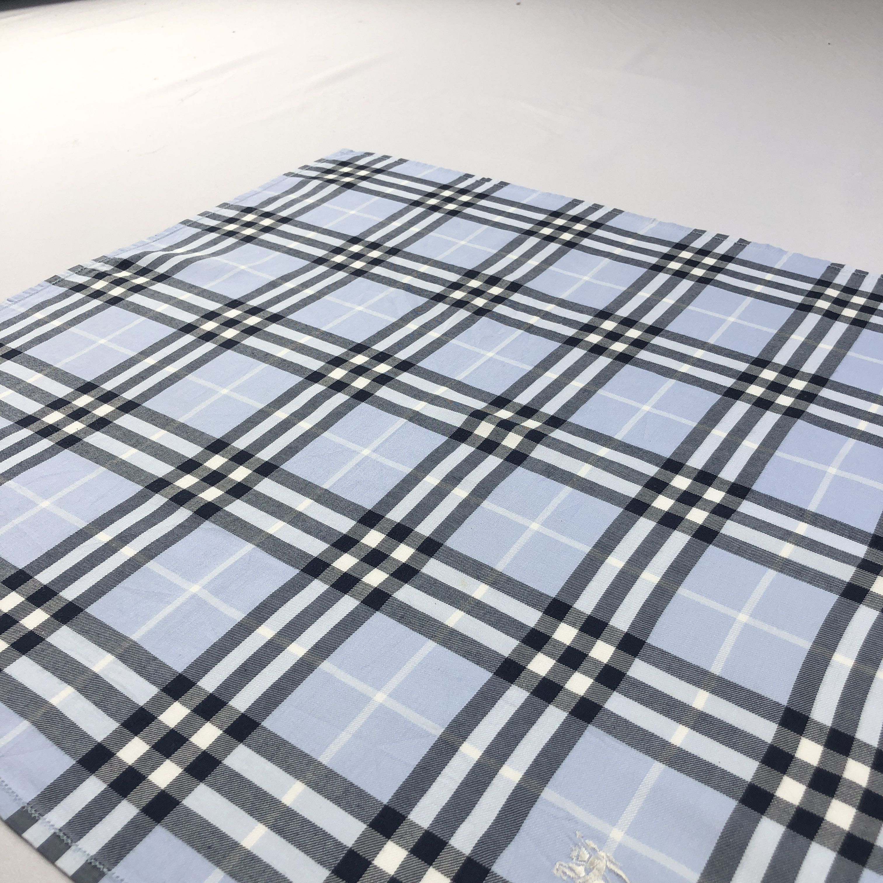 Burberry Burberry Prosum Handkerchief Neckerchief Bandana H3045 Size ONE SIZE - 2 Thumbnail