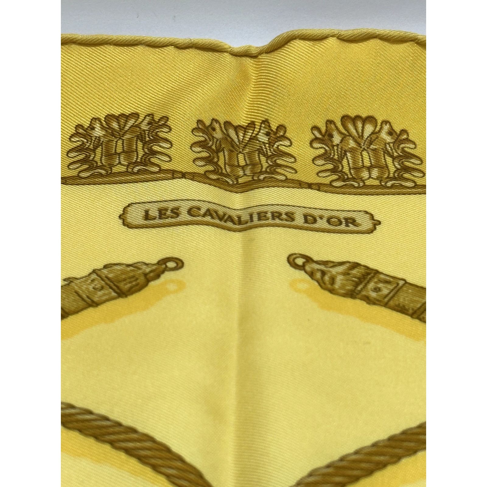 Hermes HERMES LES CAVALIERS D'OR 100% Silk Square 45 (RARE) Size ONE SIZE - 5 Thumbnail