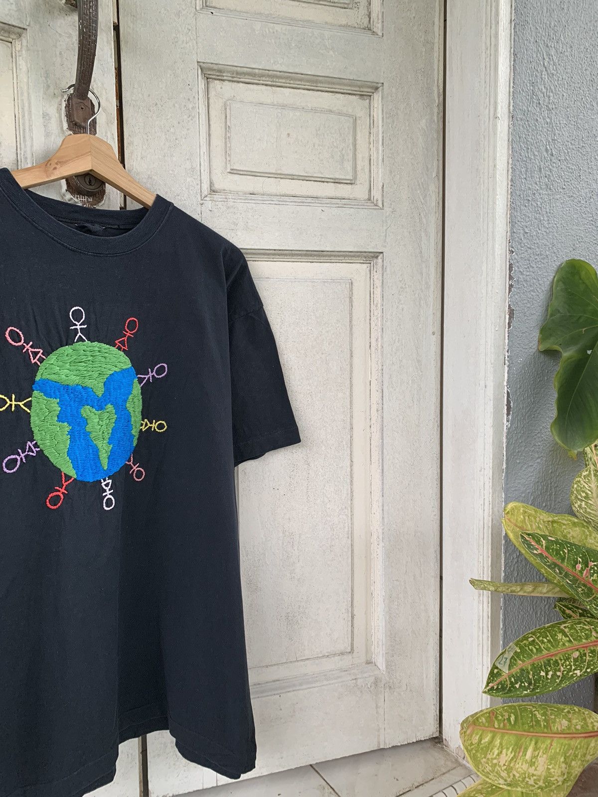 Earth\Studies × Vintage Vintage Embroidered Earth Human-I-Tees Nature Peace Size US L / EU 52-54 / 3 - 2 Thumbnail