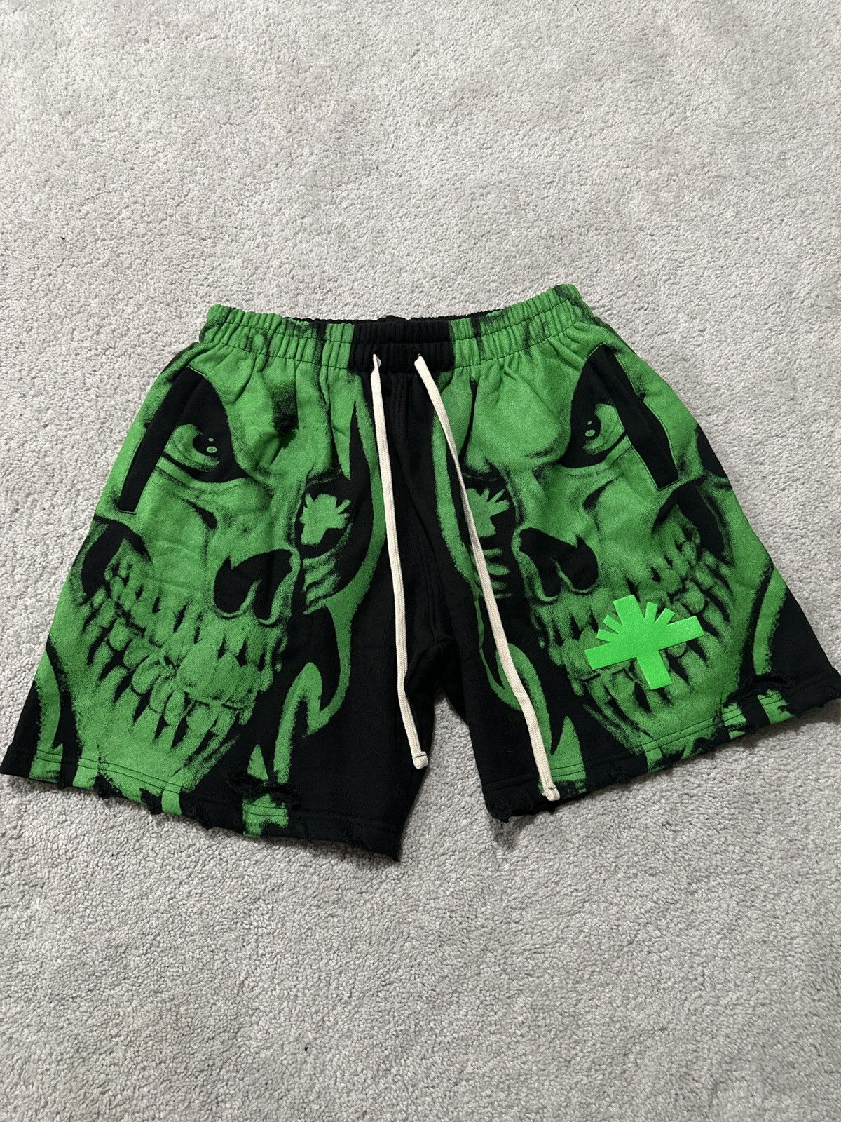 Vertabrae Vertabrae Skull Green Black Shorts Size US 34 / EU 50 - 1 Thumbnail