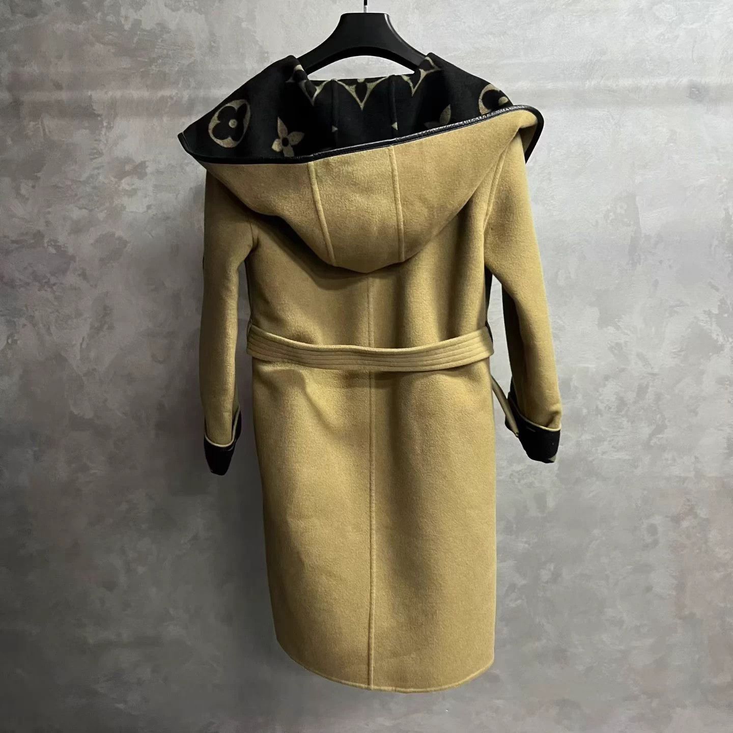 Louis Vuitton Louis Vuitton Camel Brown Wrap-hooded Mid Coat 38 Size S / US 4 / IT 40 - 2 Thumbnail