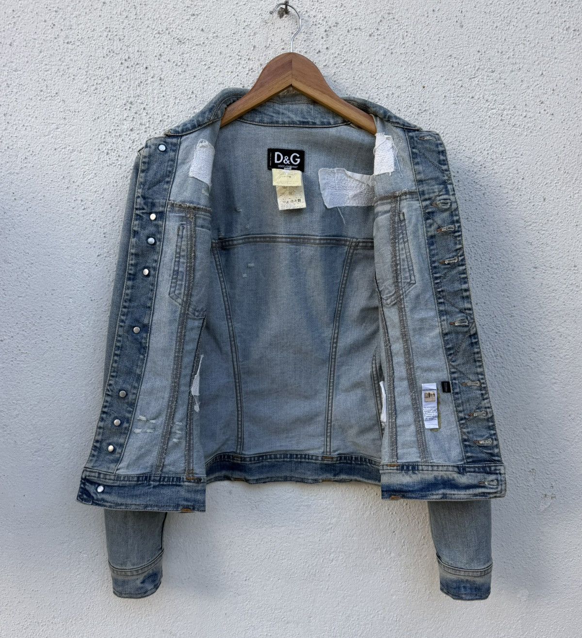 Dolce & Gabbana D&G Distressed Denim Jacket Light Wash Vintage Size XS / US 0-2 / IT 36-38 - 19 Thumbnail