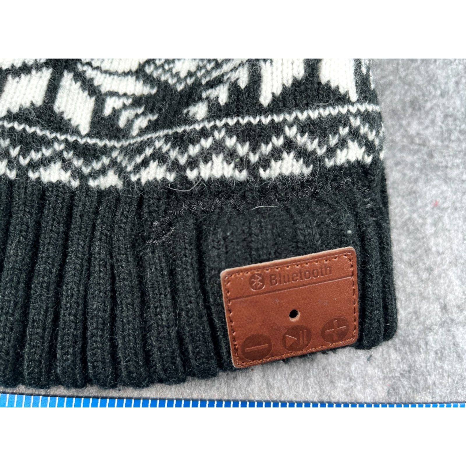 Vintage Bluetooth Beanie Beanie Adult One Size Black White Fair Isle Knit Acrylic Blend Ski Size ONE SIZE - 2 Thumbnail