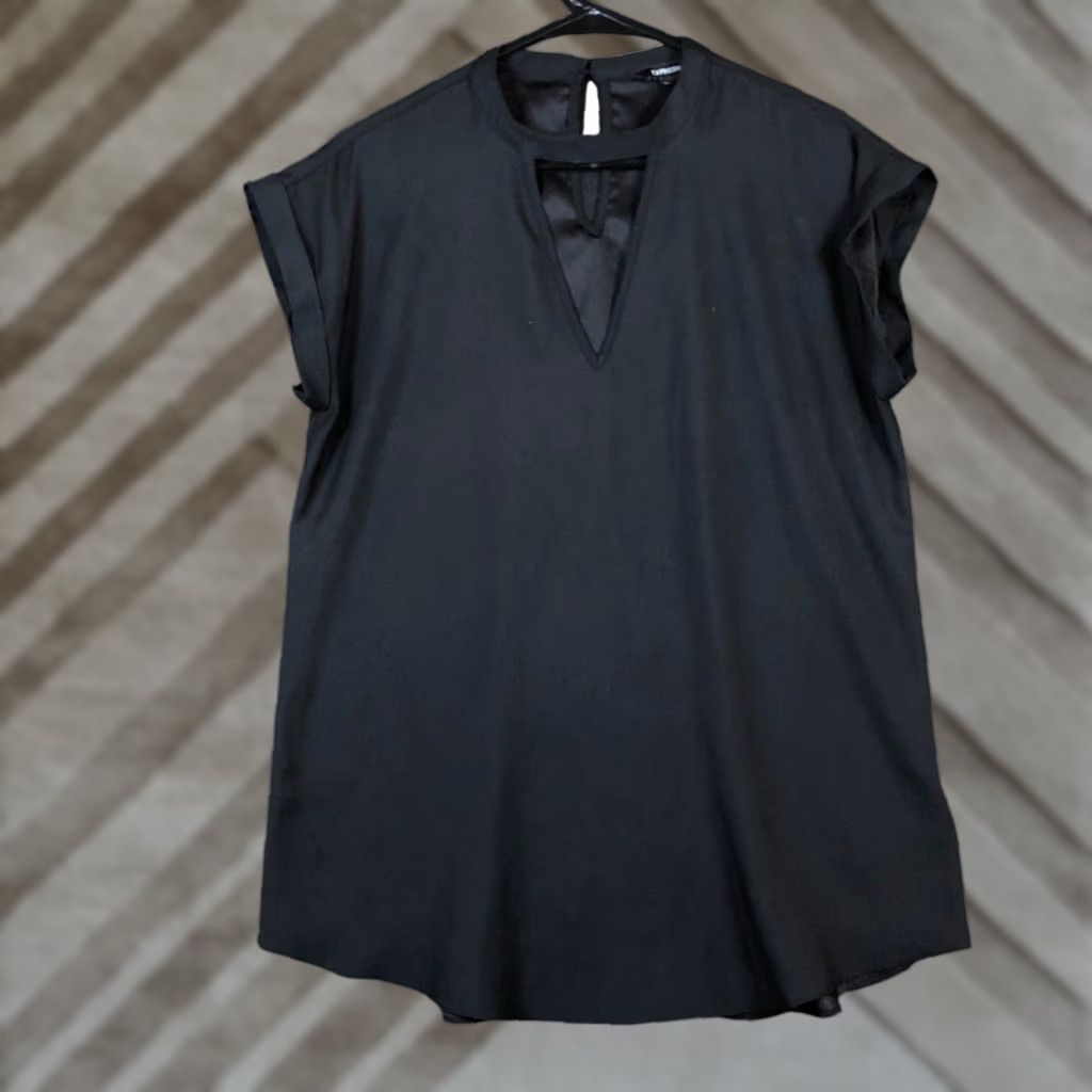 Express Express Blouse Black V-Neck Cap Sleeve XS?Medium? Size M / US 6-8 / IT 42-44 - 1 Thumbnail