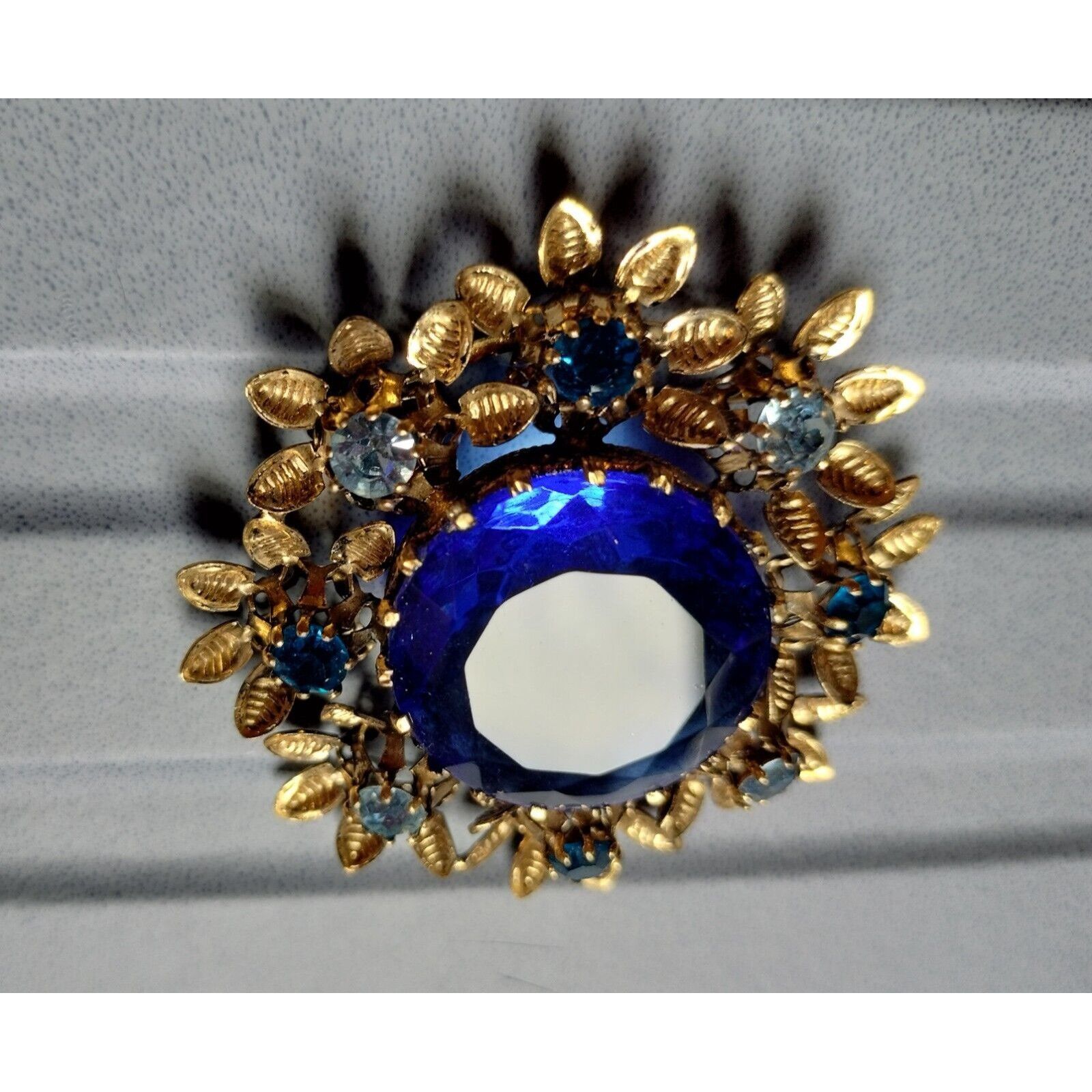 Vintage Vintage Austrian Brooch Crystal Ornate Gold Tone Blue Glass Size ONE SIZE - 6 Thumbnail
