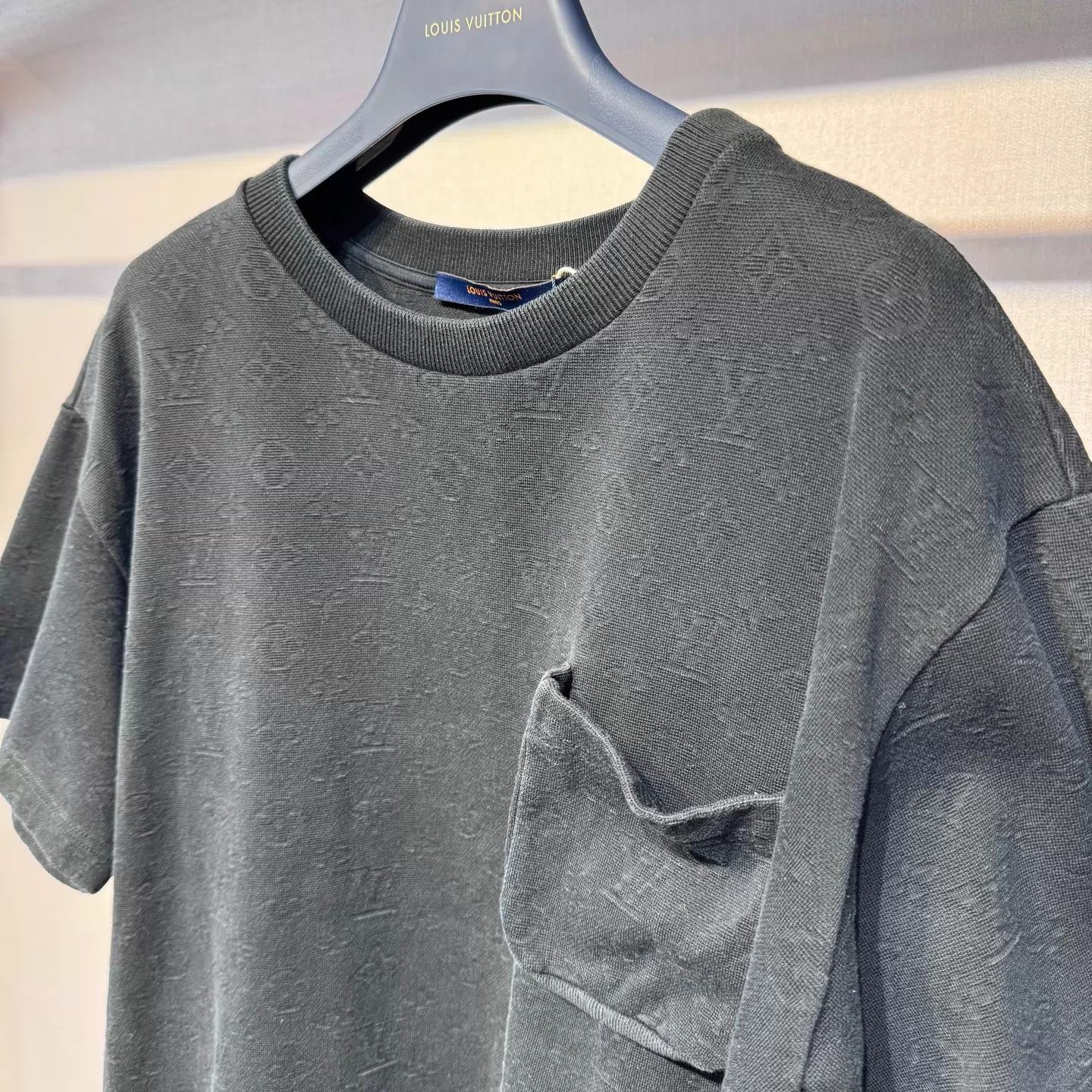 Louis Vuitton LV Chest Pocket Monogram Allover Knit SS Tee M Size US M / EU 48-50 / 2 - 3 Thumbnail