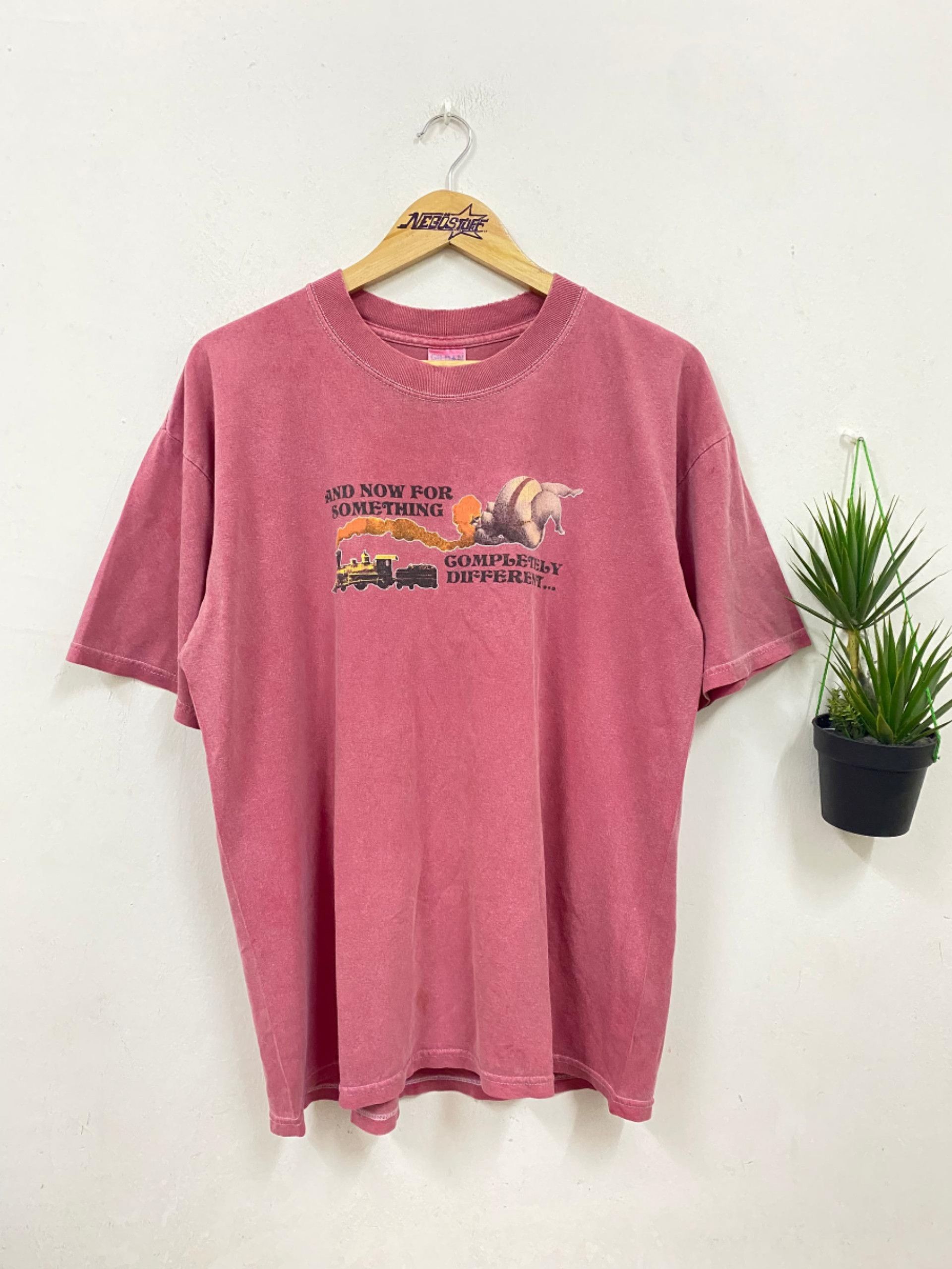 Vintage Vintage 2001 Monty Pythons movie t shirt rare Size US L / EU 52-54 / 3 - 6 Thumbnail
