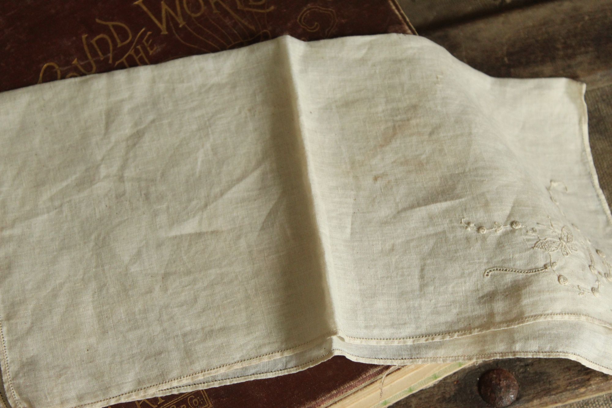Vintage Vintage 1930s Handkerchief, Hand Plant Dyed Vintage Hankie Size ONE SIZE - 5 Thumbnail