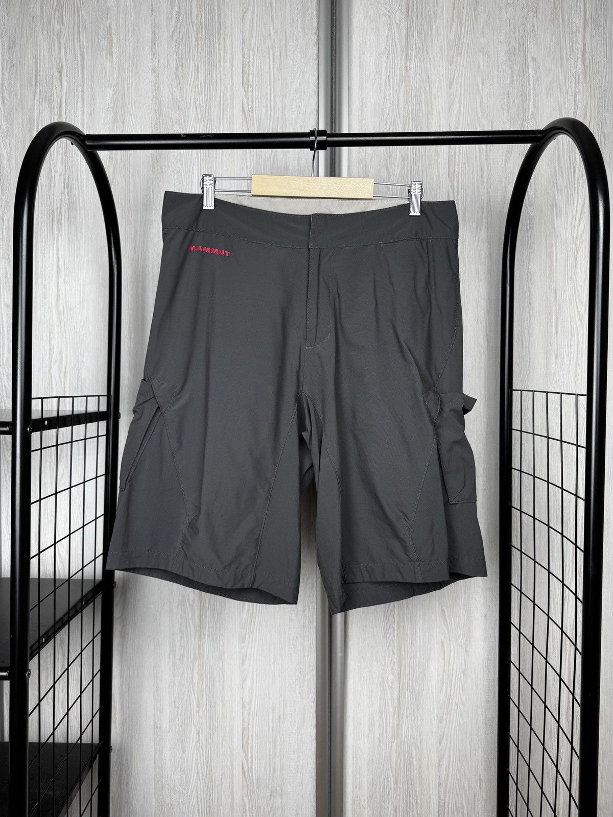 Mammut Mammut mens big logo grey relaxed hiking trekking shorts 50 Size US 34 / EU 50 - 2 Thumbnail
