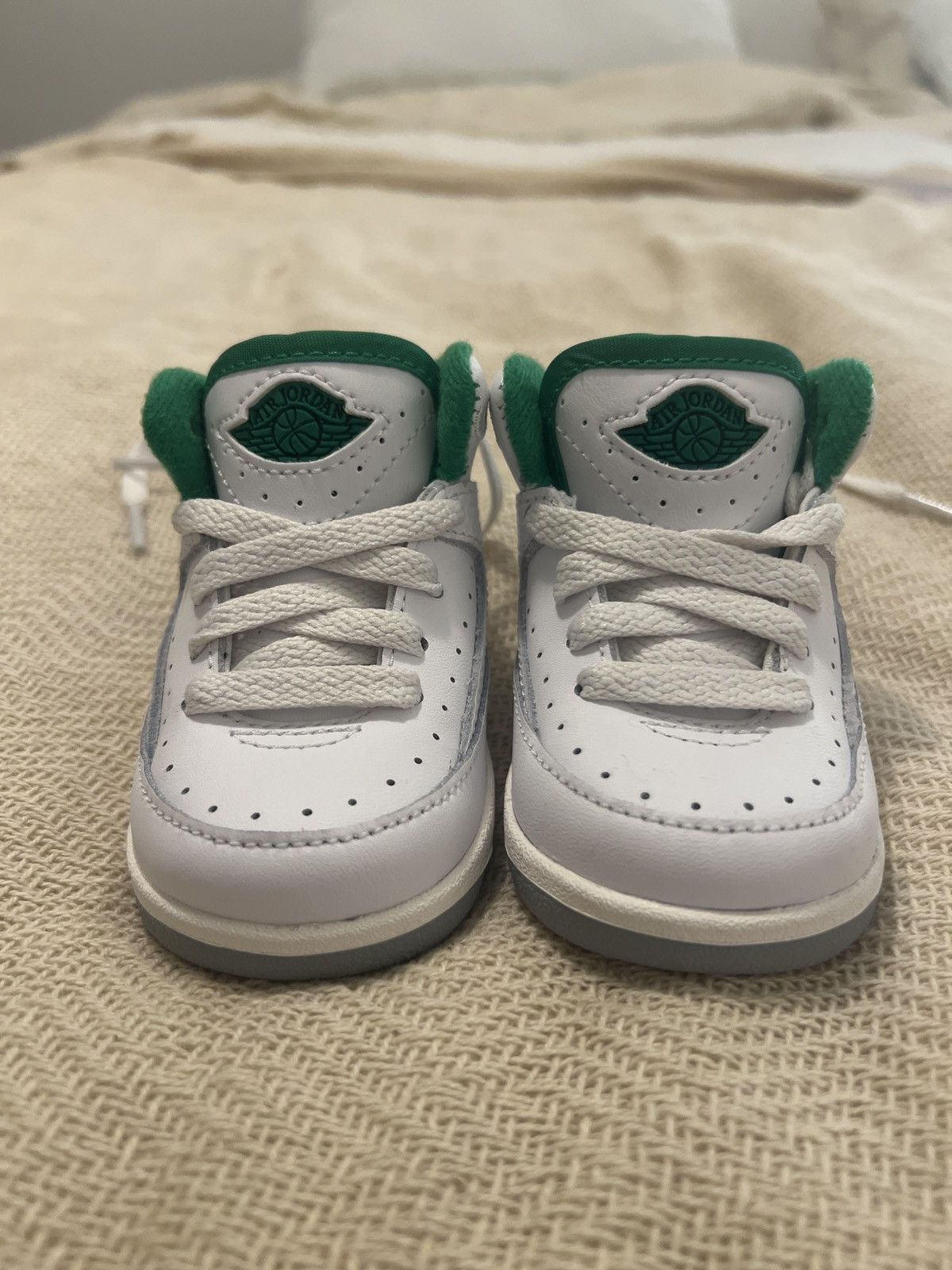 Jordan Brand Jordan 2 Retro Lucky Green US 2c Size US 5 / EU 37 - 3 Thumbnail