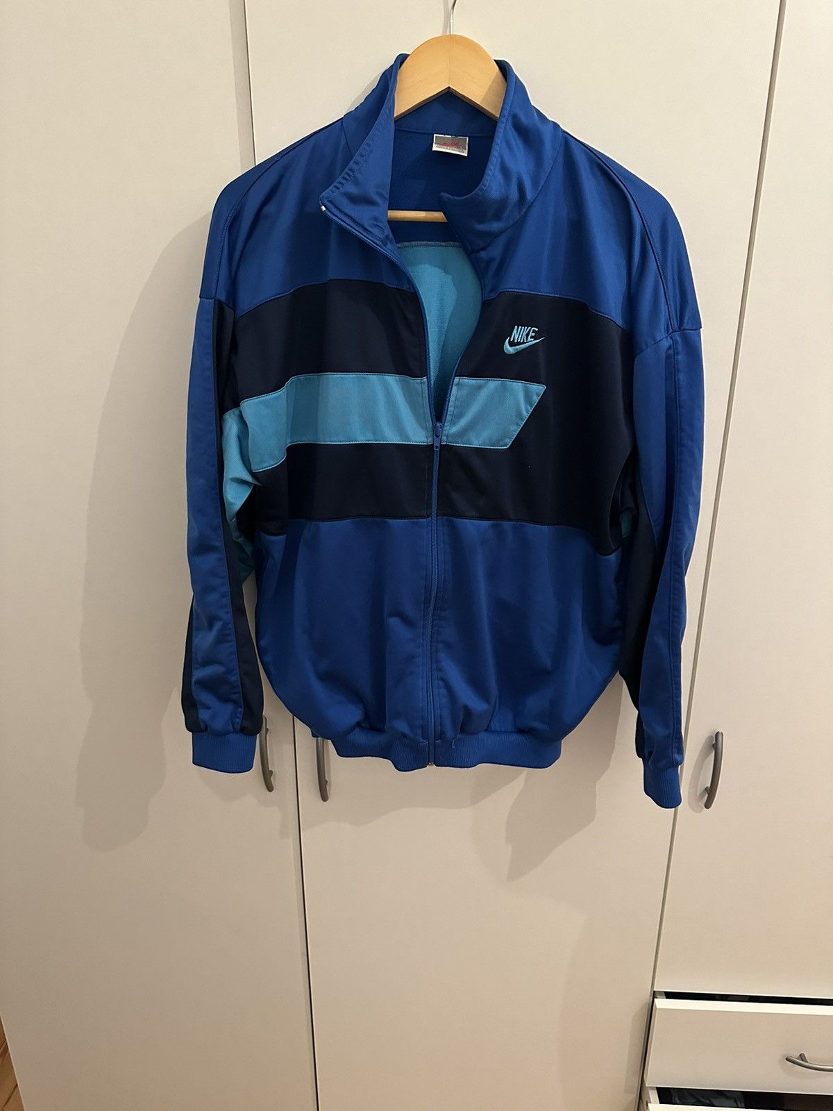 Nike Nike Jacket Windbreaker Size M Vintage Jacke Retro Size US M / EU 48-50 / 2 - 1 Thumbnail