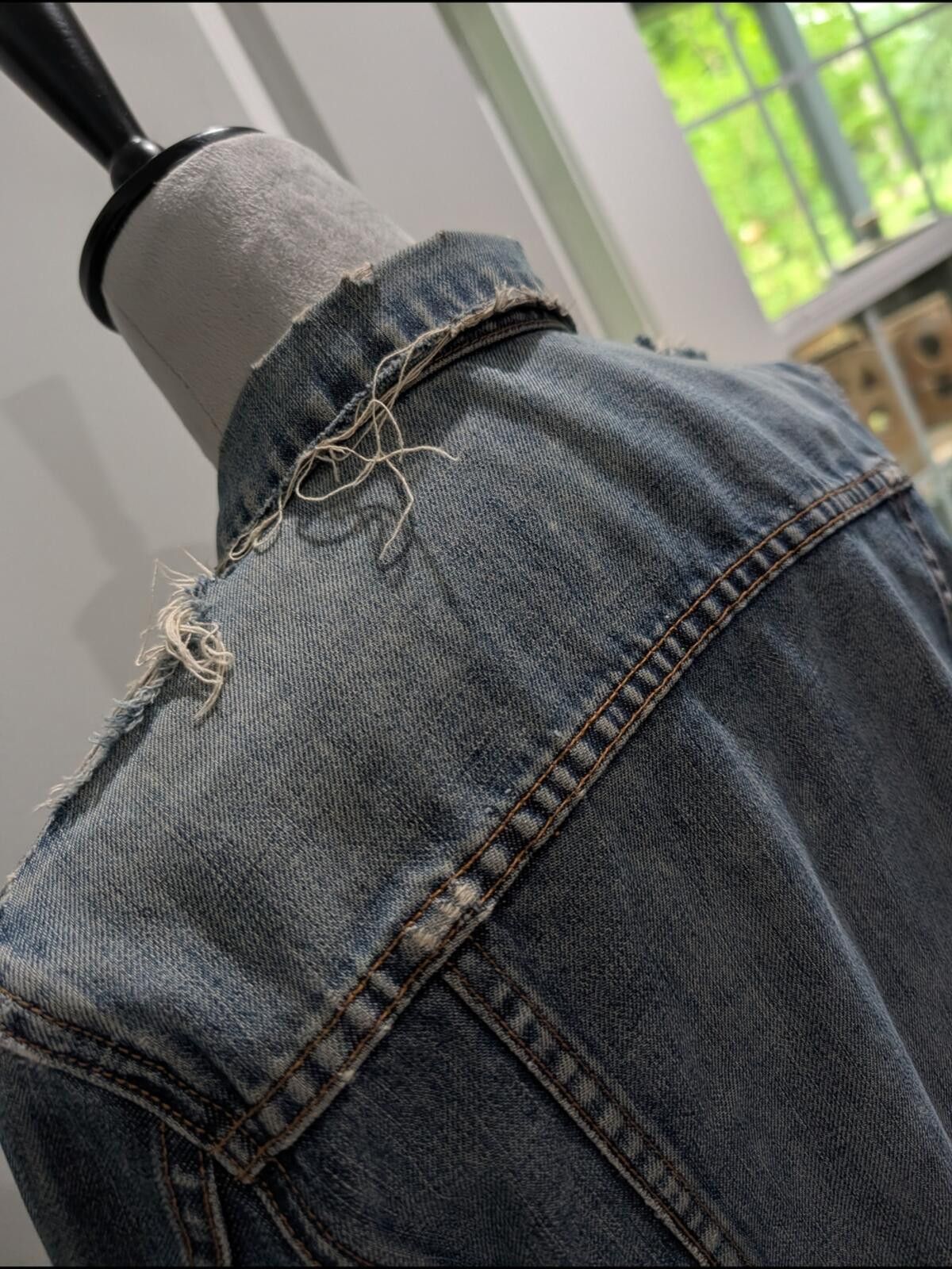 J.Crew J. Crew Light Wash Distressed Denim Jacket Size S / US 4 / IT 40 - 8 Thumbnail