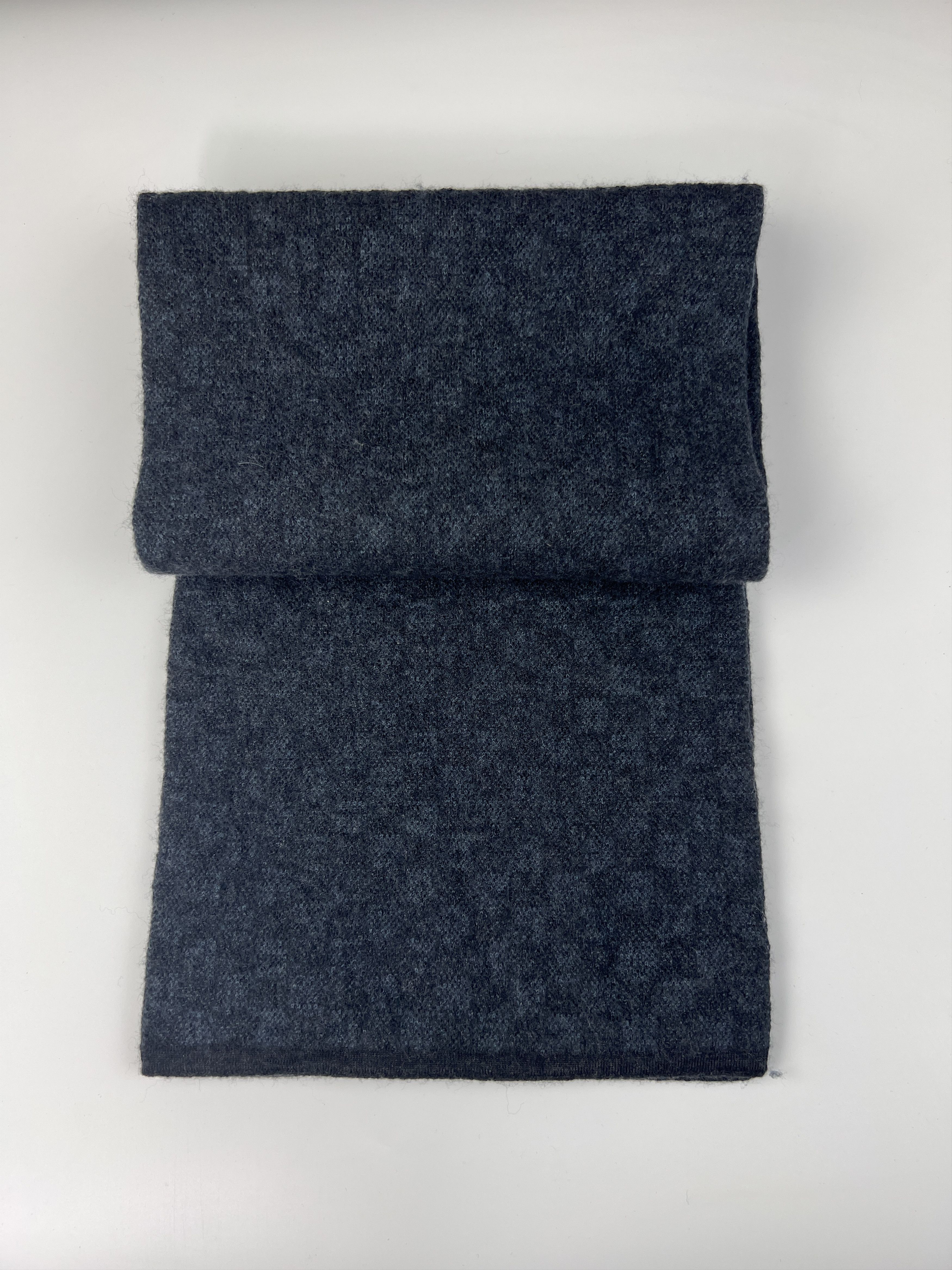 Louis Vuitton Louis Vuitton M70030 Damier Cobalt LV Logo Wool Scarf Size ONE SIZE - 3 Thumbnail