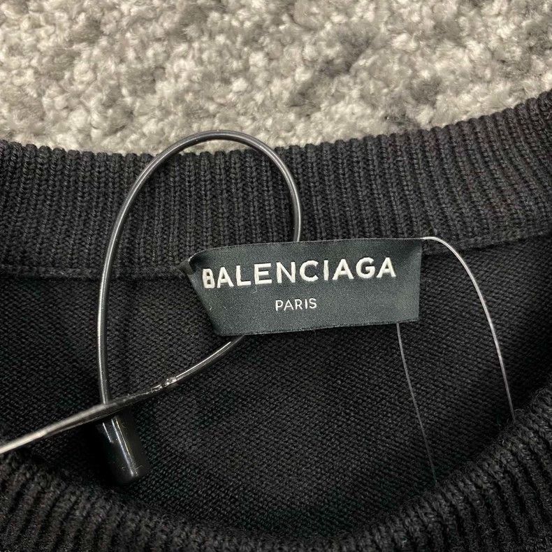 Balenciaga Balenciaga Paris destroyed hem sweater Size US S / EU 44-46 / 1 - 4 Thumbnail