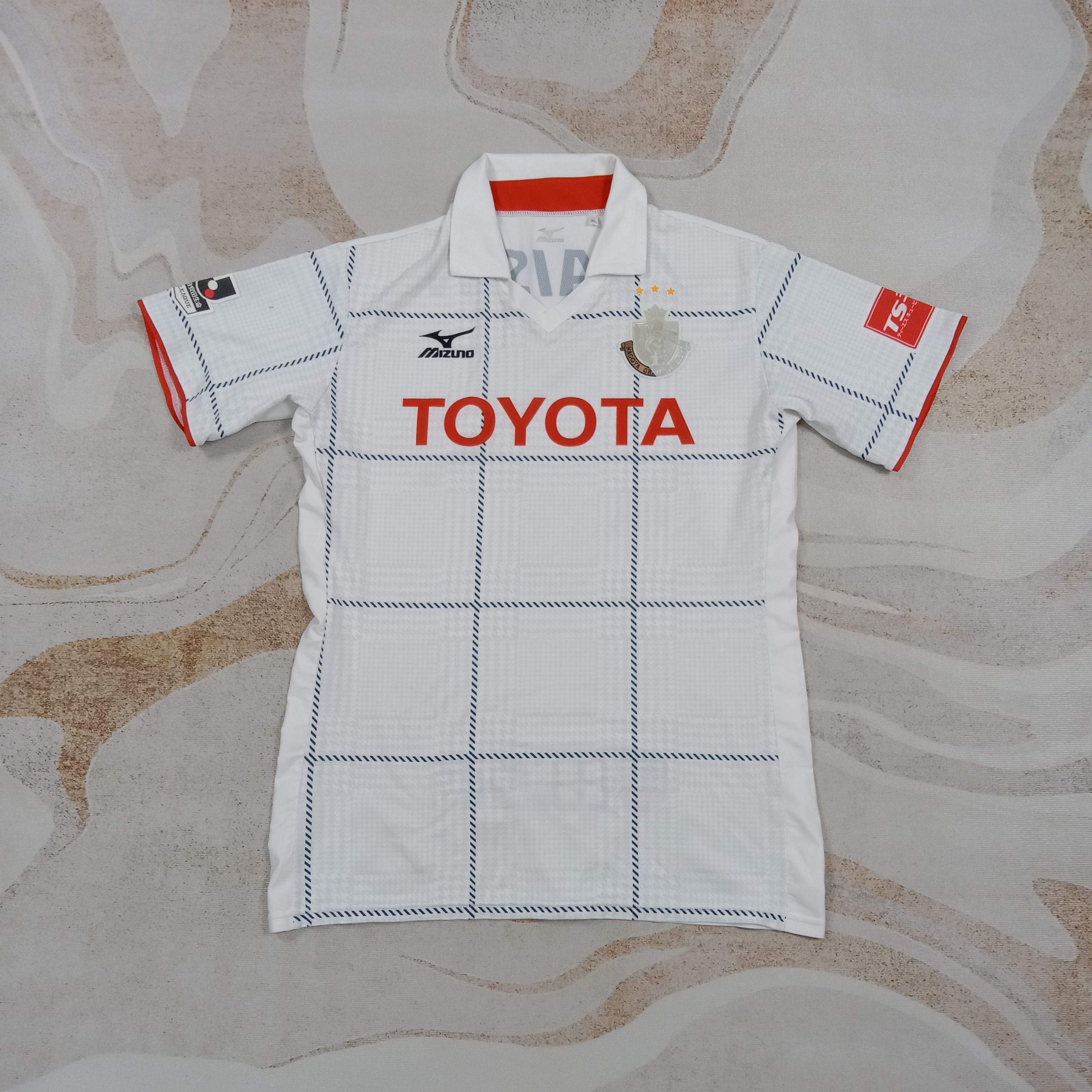 Mizuno J-League Nagoya Grampus Eight Soccer Jersey C285N56 Size US M / EU 48-50 / 2 - 1 Thumbnail