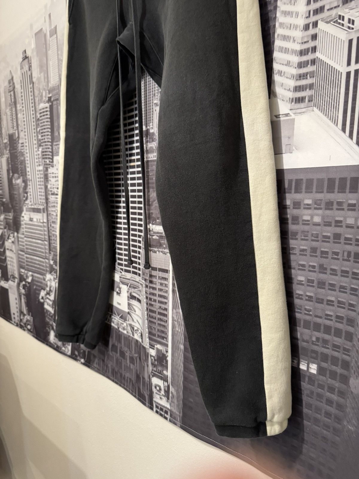 Fear of God Fear of God Essentials Stripe Sweatpants FW19 Black SZ S Size US 32 / EU 48 - 3 Thumbnail