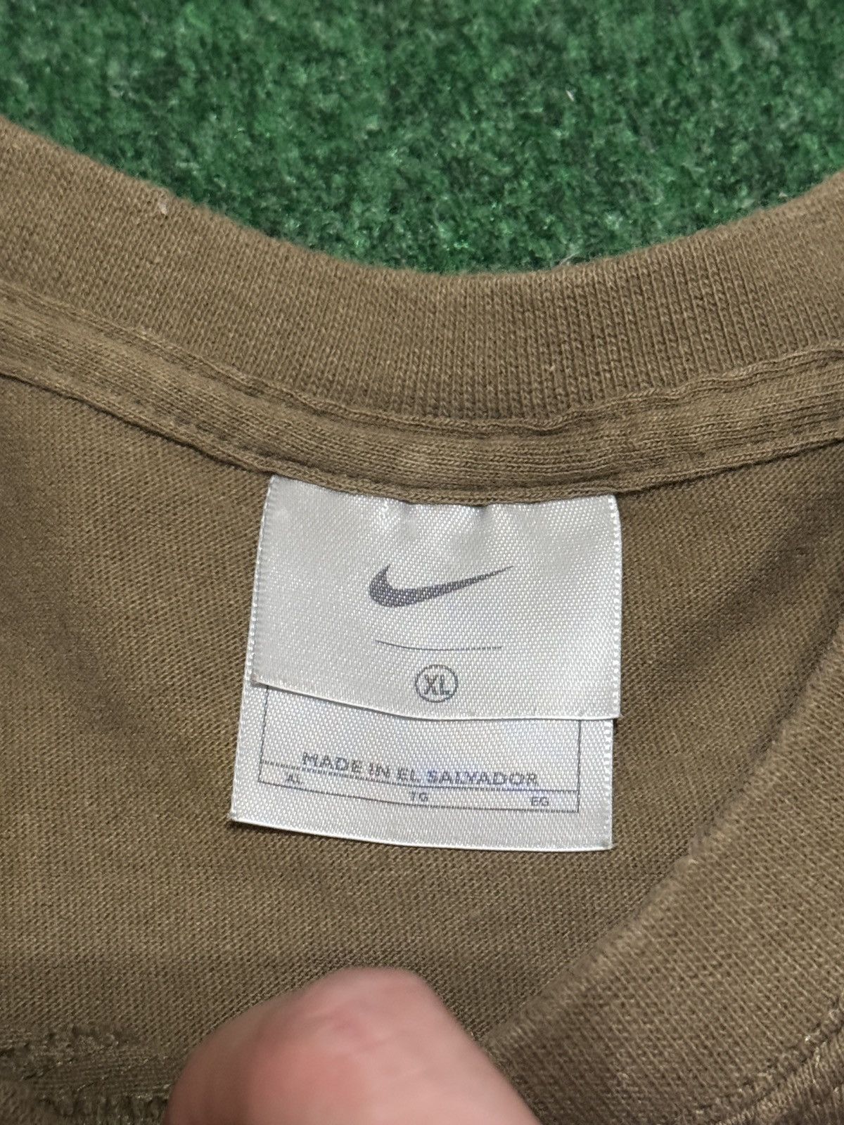 Nike Vintage Nike Athletics Y2K Gray Tag XL Brown Baggy T Shirt Size US XL / EU 56 / 4 - 3 Thumbnail