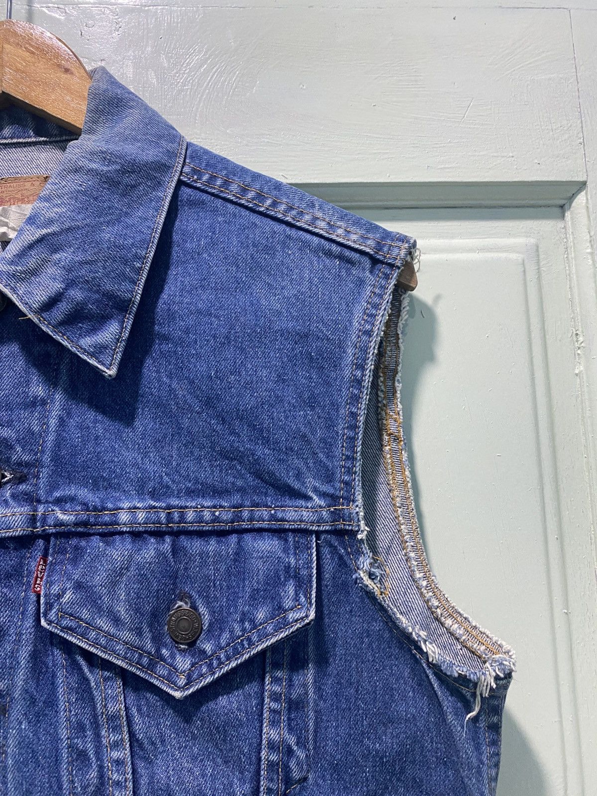 Levi's Vintage 90s Levi’s Denim Sleeveless Made Usa Size US M / EU 48-50 / 2 - 4 Thumbnail
