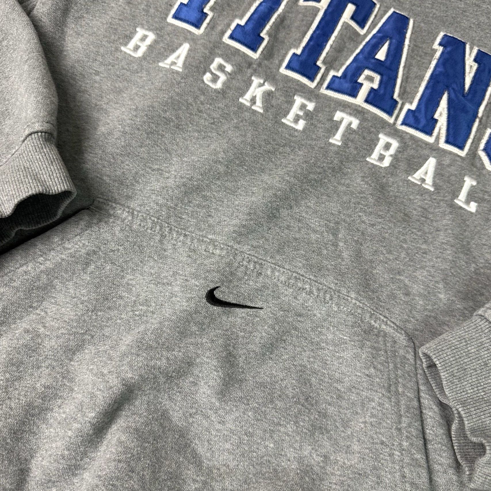 Nike VINTAGE Nike Titans Basketball Center Swoosh Hoodie Sweatshirt Unisex Adults M Gray Y2K Size US M / EU 48-50 / 2 - 4 Thumbnail