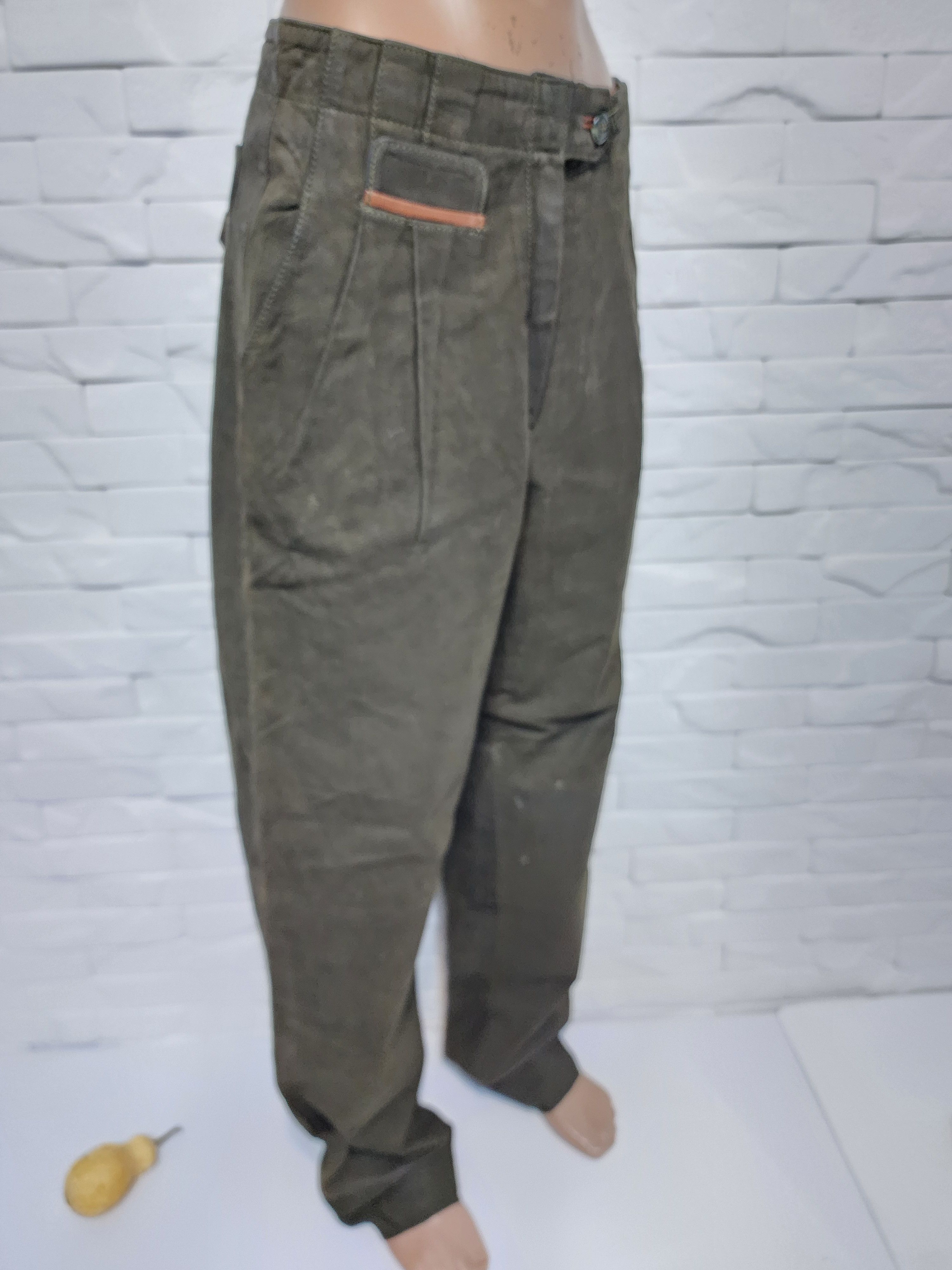 Genuine Leather Green Leather Pants: Women's Stylish Suede Trousers Size 28" / US 6 / IT 42 - 3 Thumbnail
