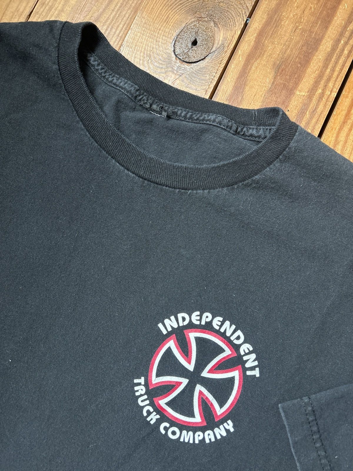 Independent Truck Co. × Vintage Vintage 90s Y2K Independent Trucks Skate Black Tee Shirt Size US L / EU 52-54 / 3 - 3 Thumbnail