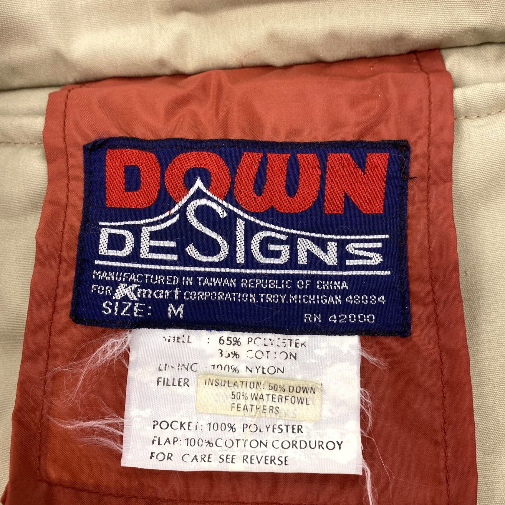 4SDESIGNS VINTAGE Down Designs Vest Mens M Reversible Corduroy Puffer Beige Tan Quilted Insulated with Pockets M Size US M / EU 48-50 / 2 - 6 Thumbnail