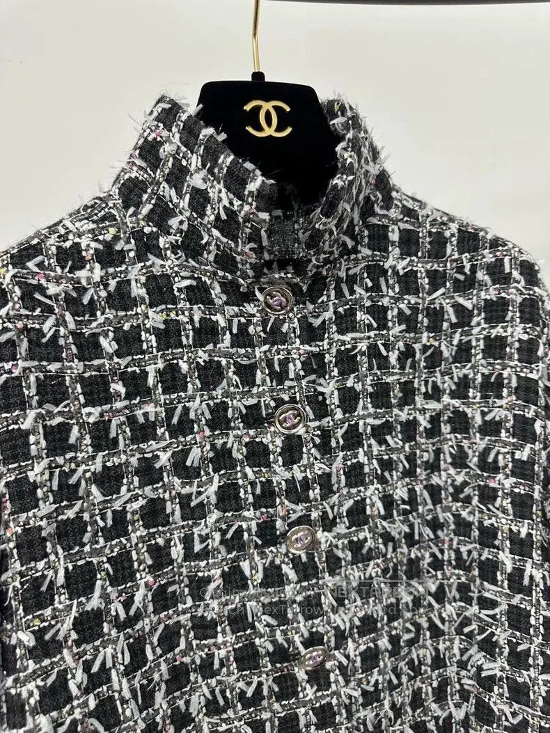 Chanel Chanel 23A Tweed Woven Jacket. Size US S / EU 44-46 / 1 - 3 Thumbnail