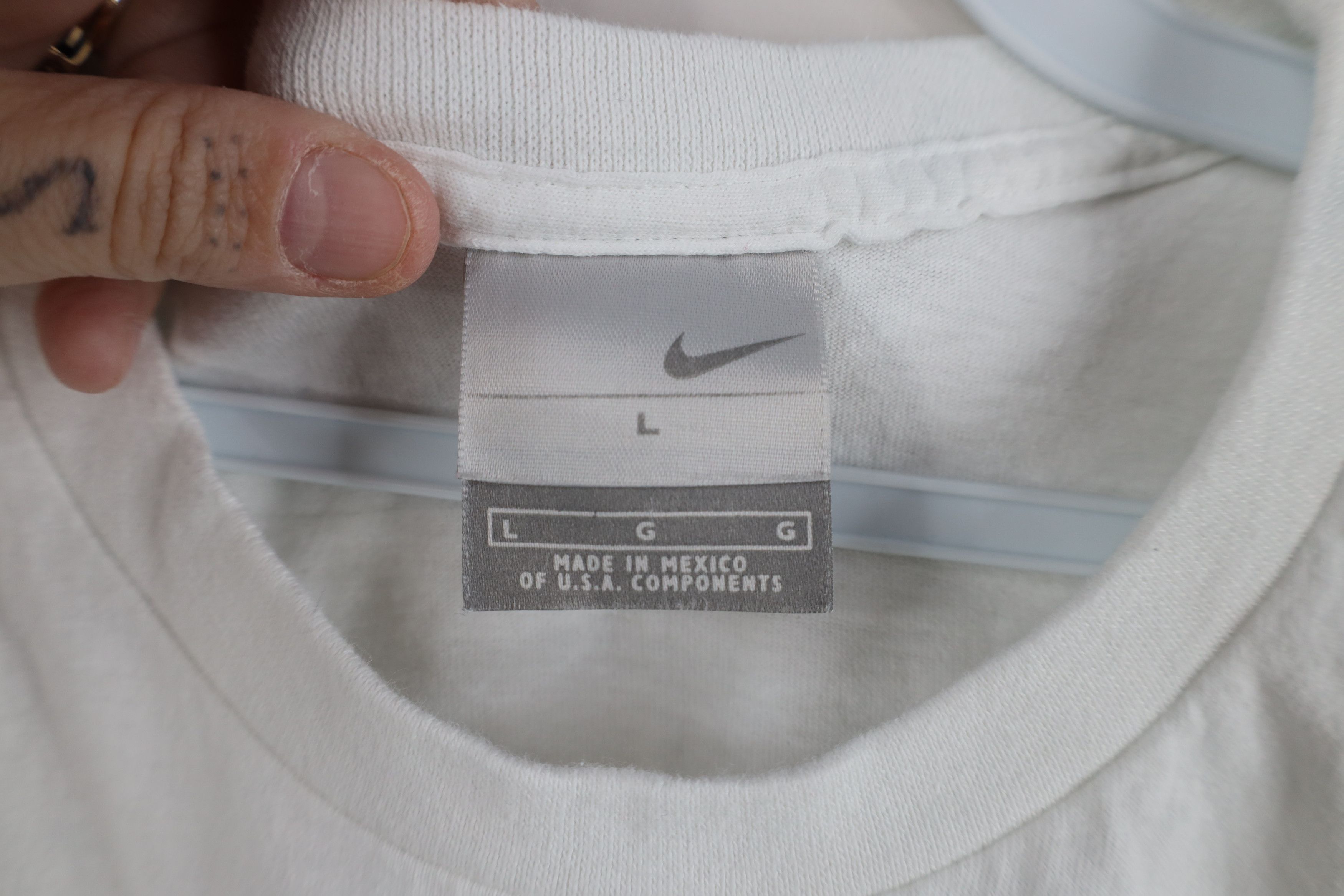 Nike Vintage 90s Y2K Nike Travis Scott Mini Swoosh T-Shirt White Size US L / EU 52-54 / 3 - 9 Thumbnail