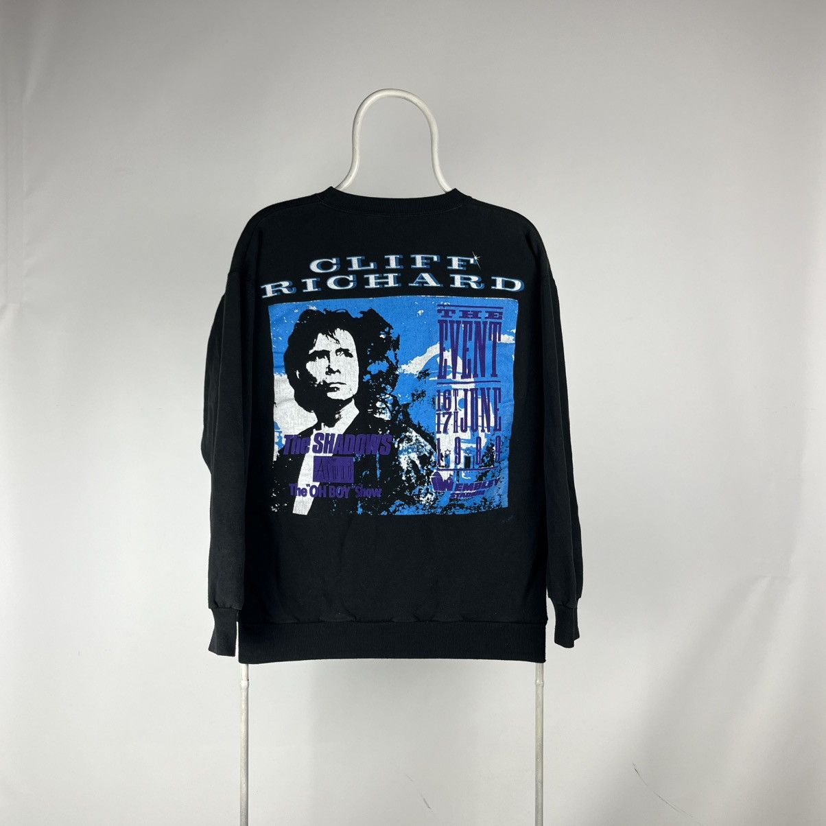 Band Tees Cliff Richard The Event 1989 Black Merch Sweatshirt Size M Size US M / EU 48-50 / 2 - 2 Thumbnail