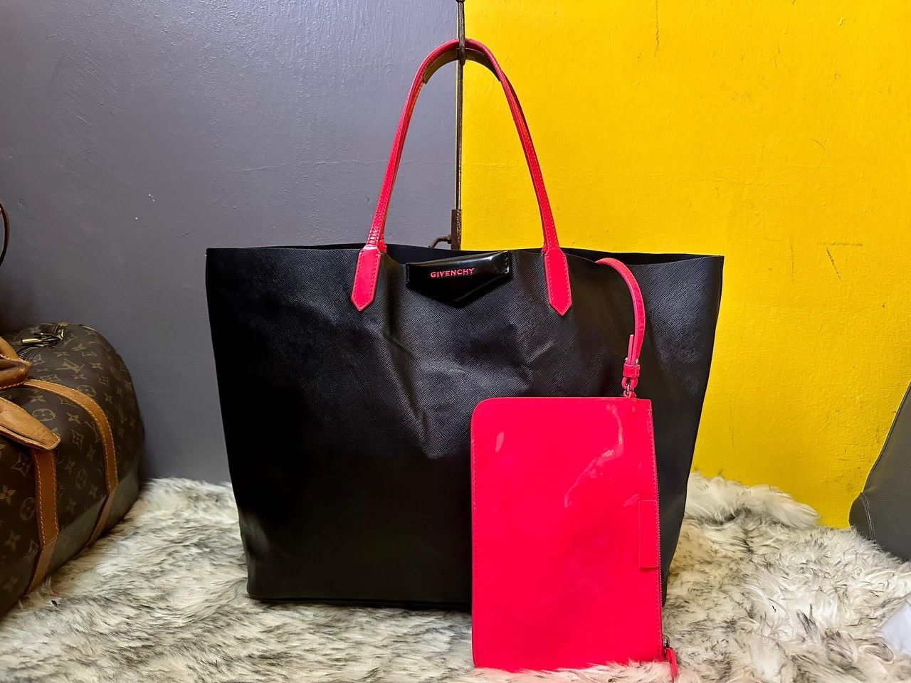 Givenchy Authentic Givenchy Antigona Shopper Leather Large Tote Bag Size ONE SIZE - 1 Thumbnail