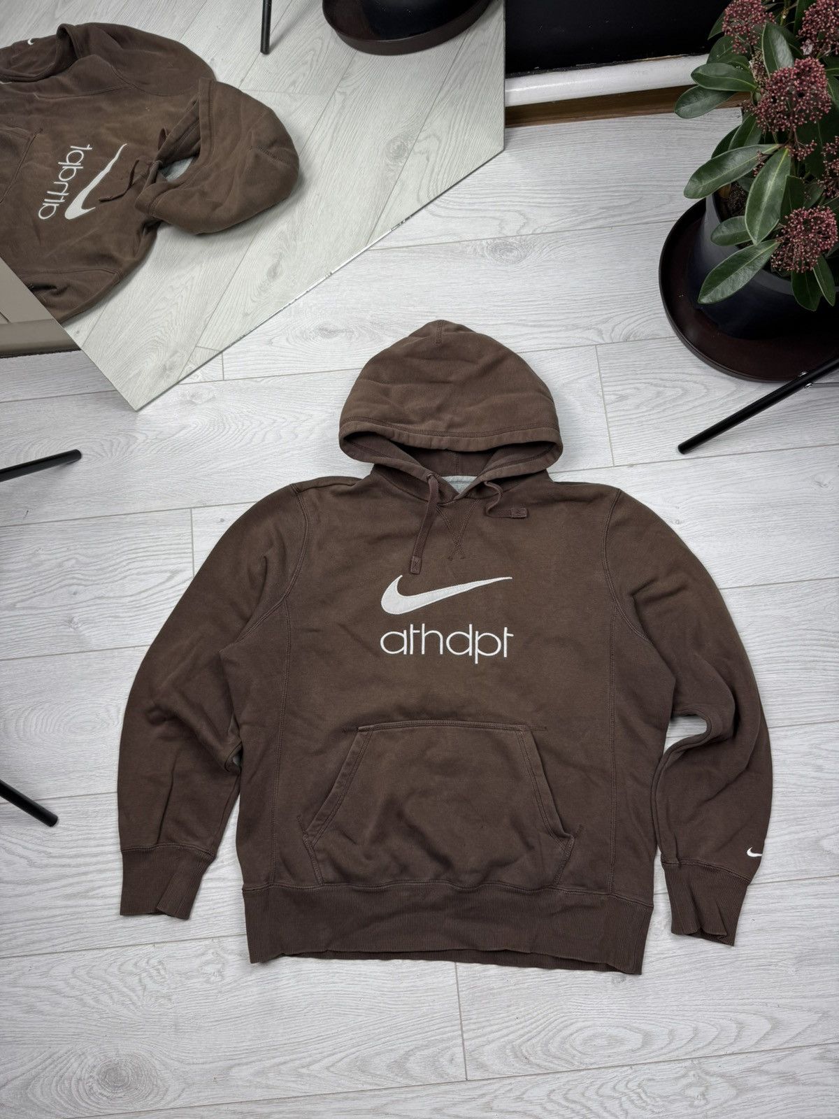 Nike × Vintage Nike Vintage Y2K Brown Hoodie Big Swoosh Logo Rare Grail Size US L / EU 52-54 / 3 - 1 Thumbnail