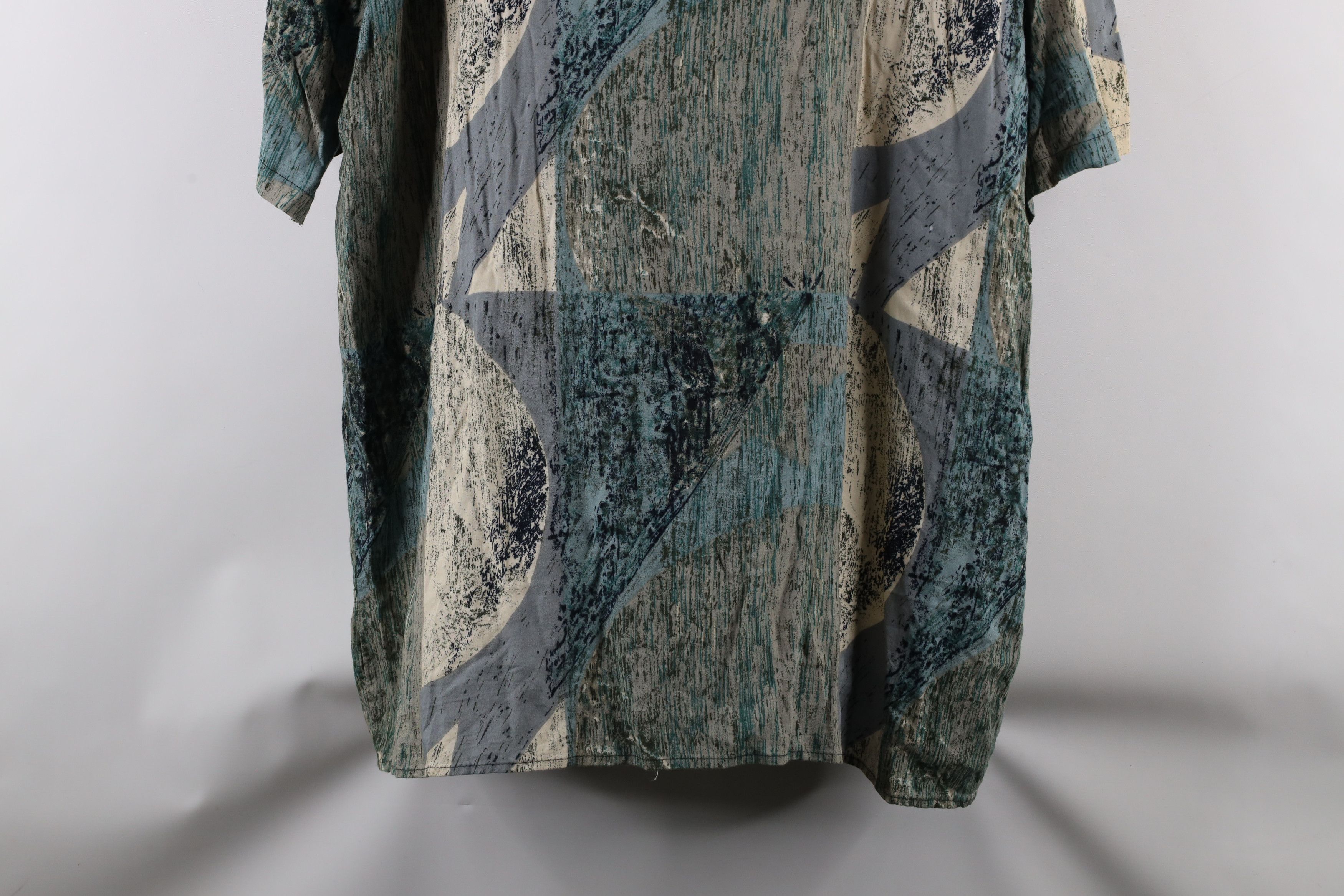 Vintage Vintage 90s Streetwear Abstract Short Sleeve Button Shirt Size US XL / EU 56 / 4 - 9 Thumbnail
