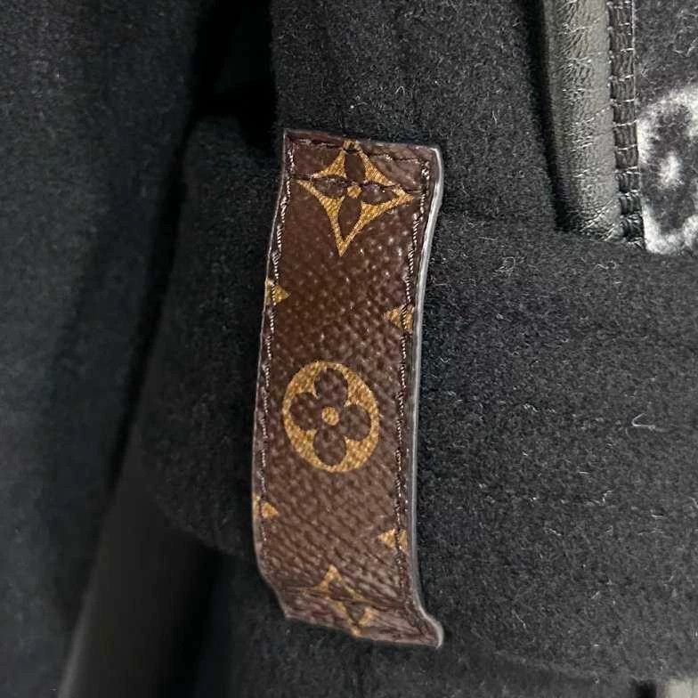 Louis Vuitton Louis Vuitton short sleeves Size US L / EU 52-54 / 3 - 8 Thumbnail