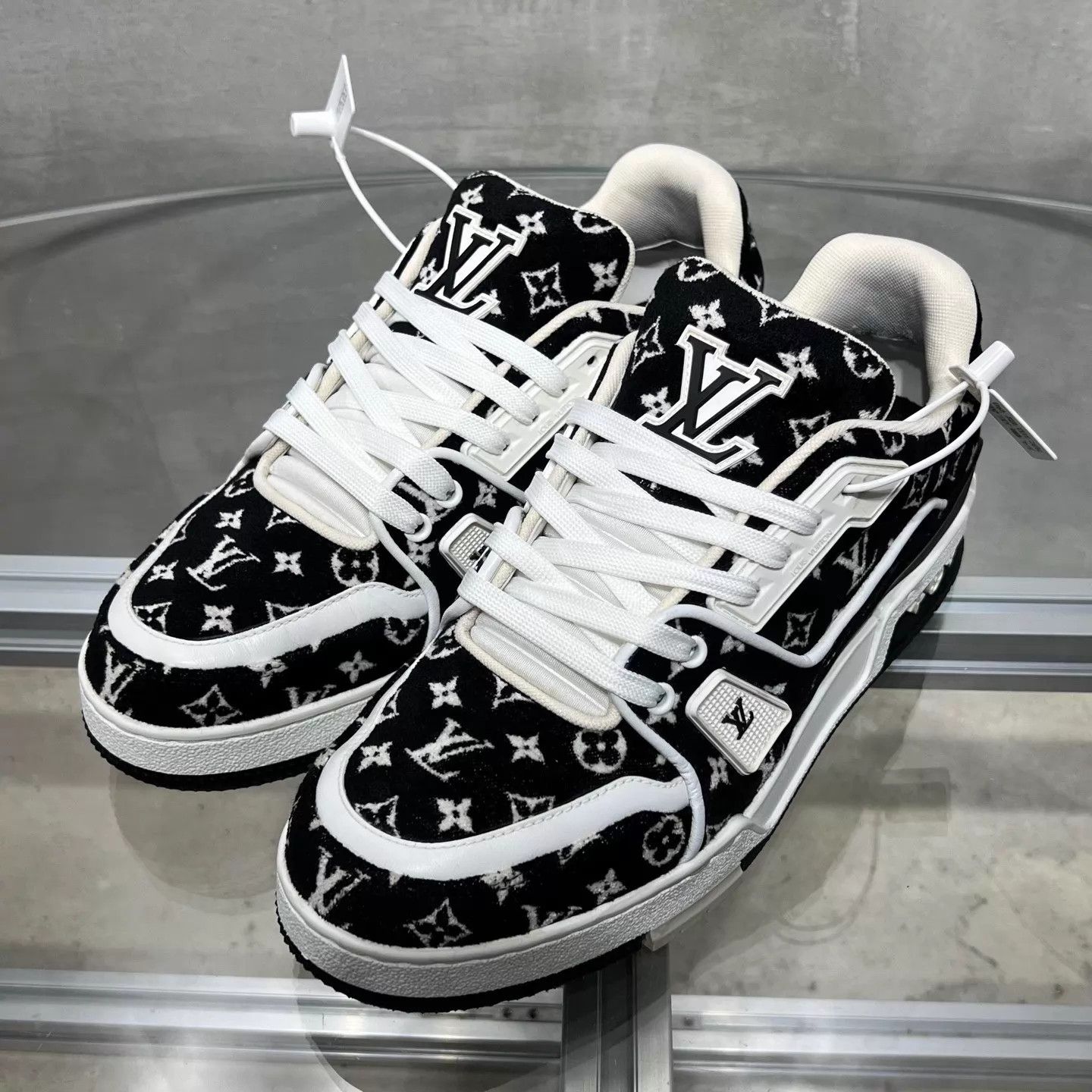 Louis Vuitton LV Trainer Black & White Flocked UK6 (40) YH25353 Size US 7 / EU 40 - 2 Thumbnail