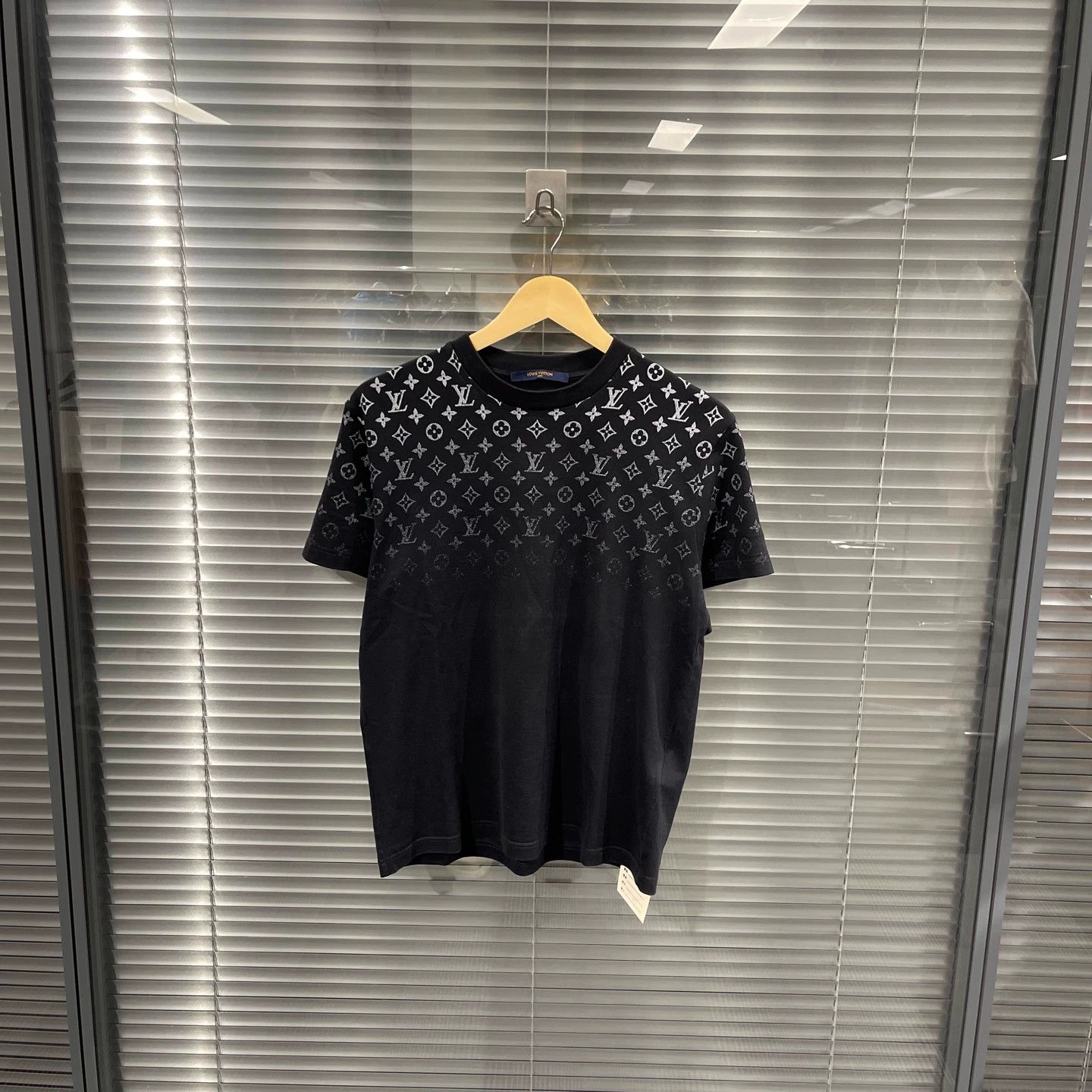 Louis Vuitton LV 24ss Black Gradient Short Tee XS Like New Size US XS / EU 42 / 0 - 1 Thumbnail