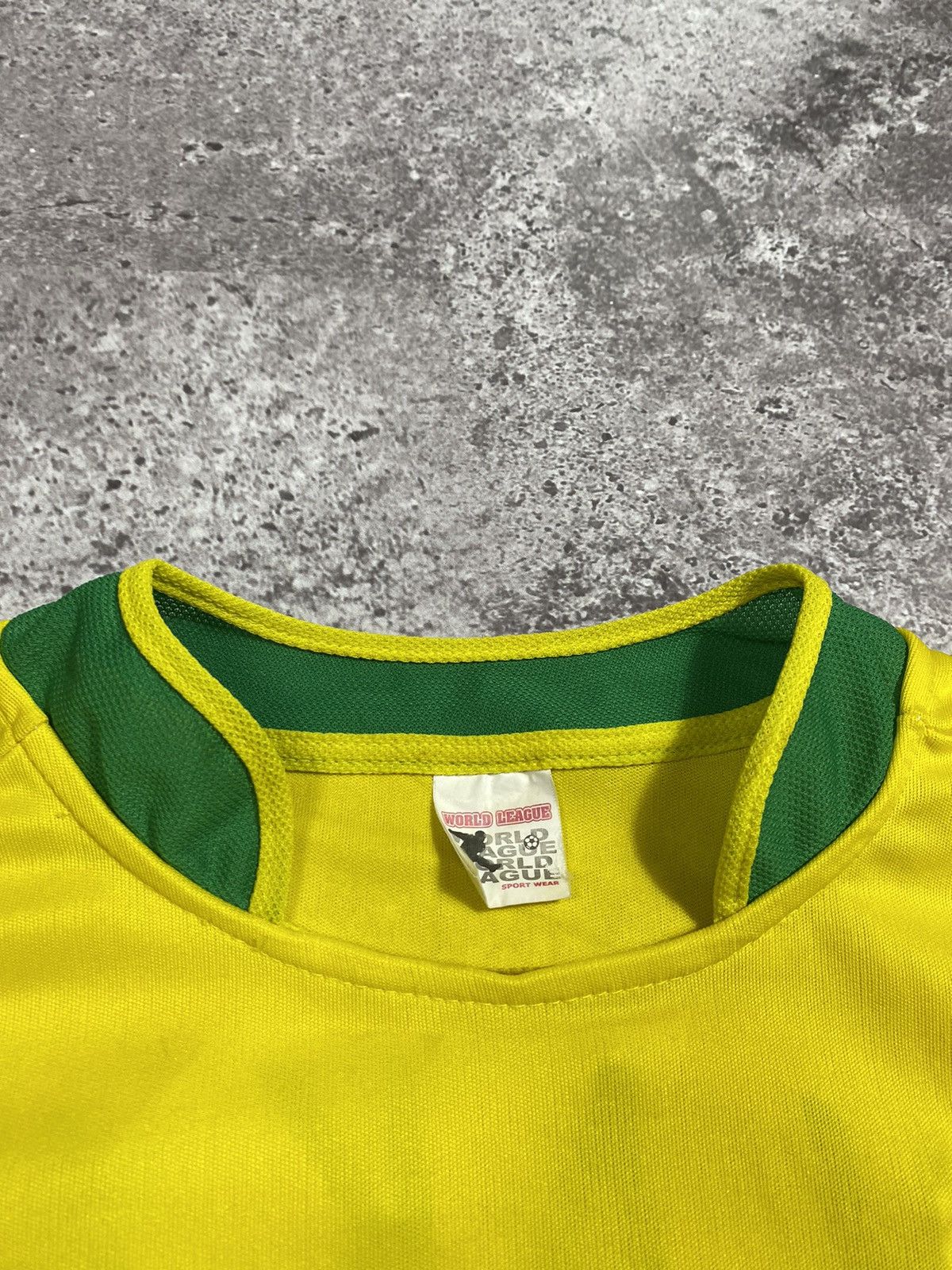 Vintage Vintage KAKA BRASIL #8 jersey Size US L / EU 52-54 / 3 - 6 Thumbnail