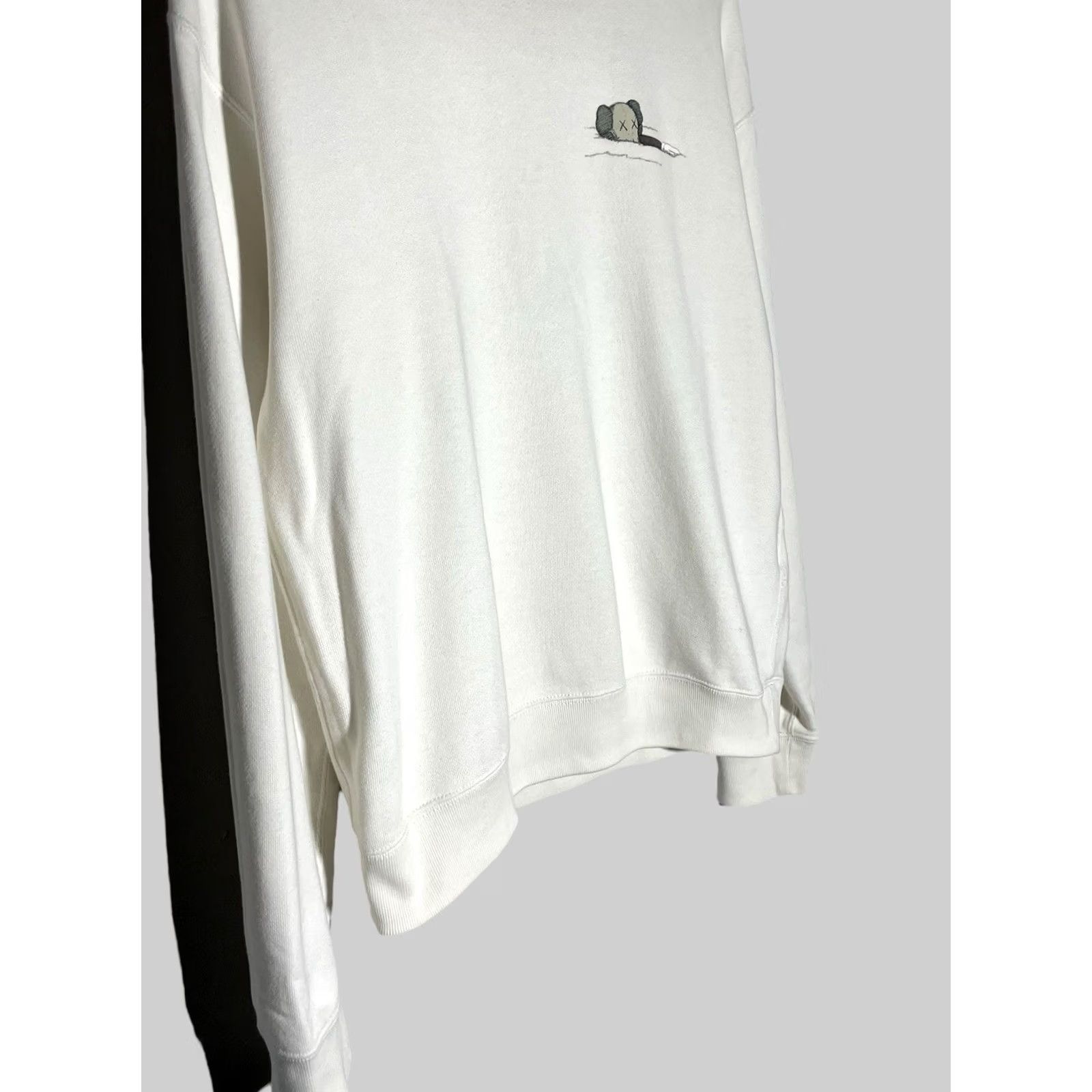Uniqlo KAWS UNIQLO Graphic Sweatshirt Pullover White Small Men Regular Crew Neck Long Sleeve Cotton Polyester Logo Print Vintage No Size US S / EU 44-46 / 1 - 6 Thumbnail
