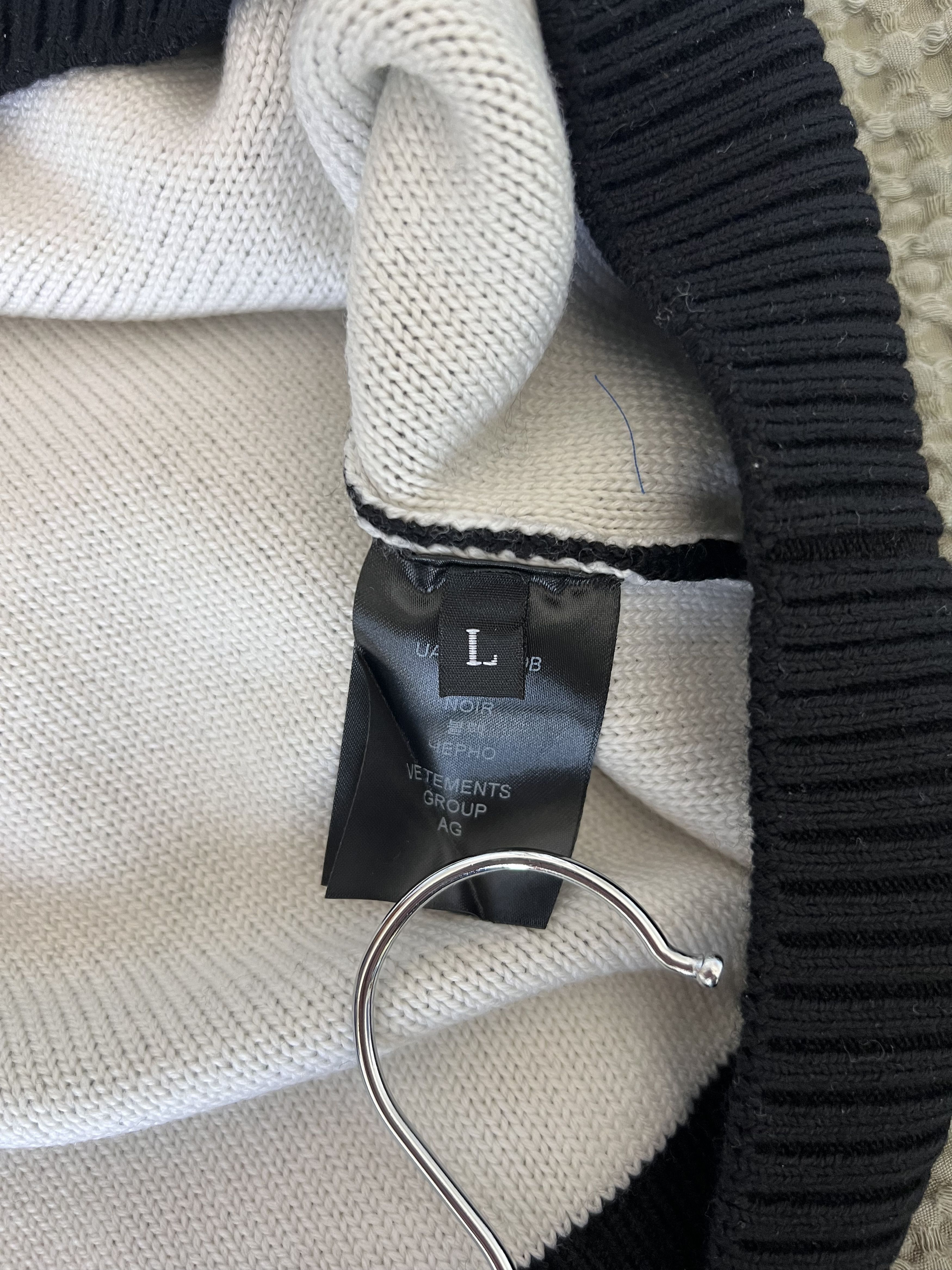 Vetements Vetements Translation Sweater in Black Size US L / EU 52-54 / 3 - 10 Thumbnail