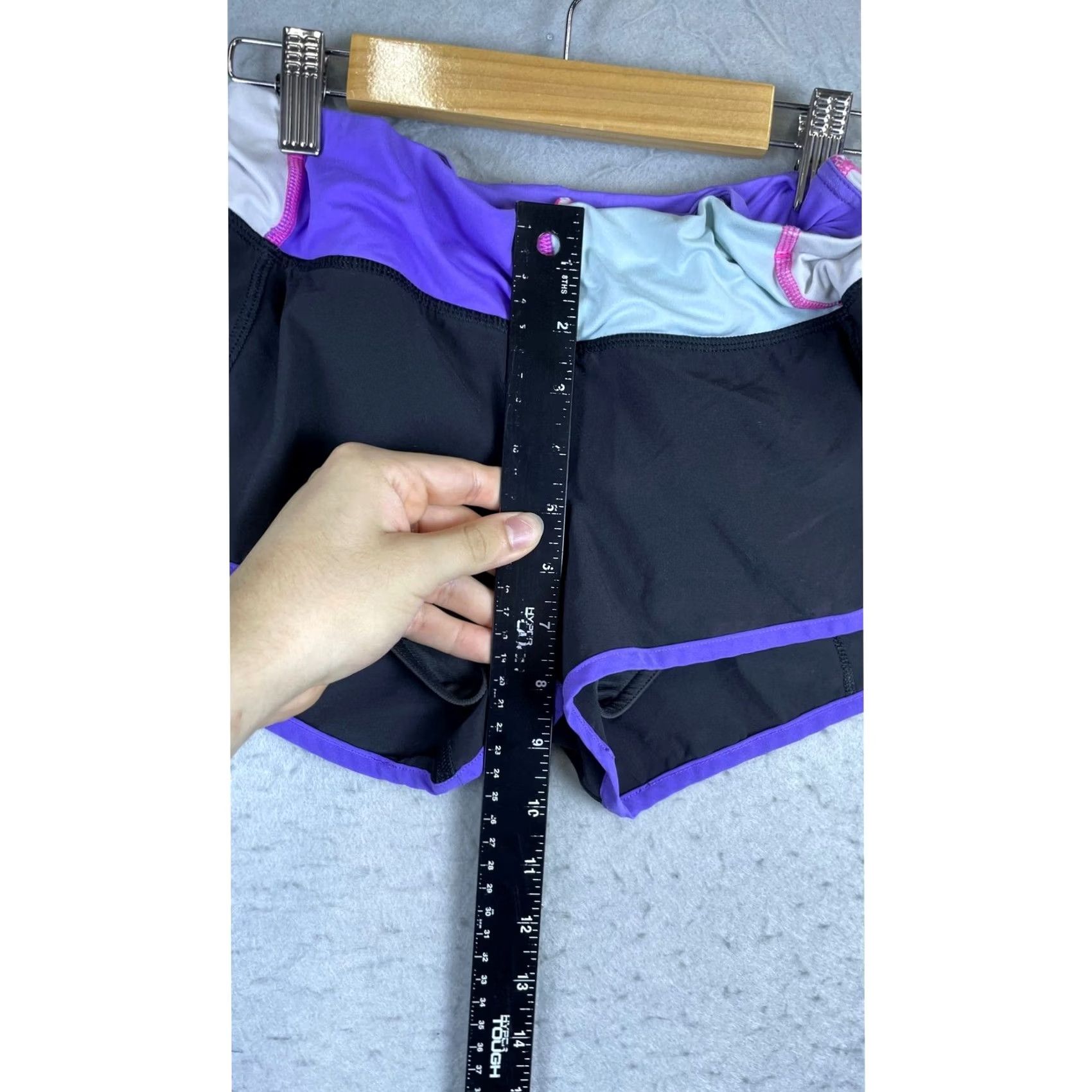 Lululemon Lululemon Speed Up Shorts Women 2 Black Purple Running Pocket Colorblock Size 42" / US 20 - 8 Thumbnail